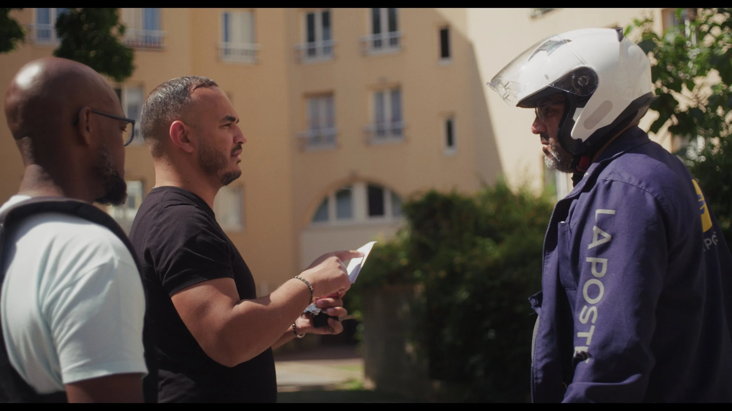 Au Contact - Anas and postman.jpg