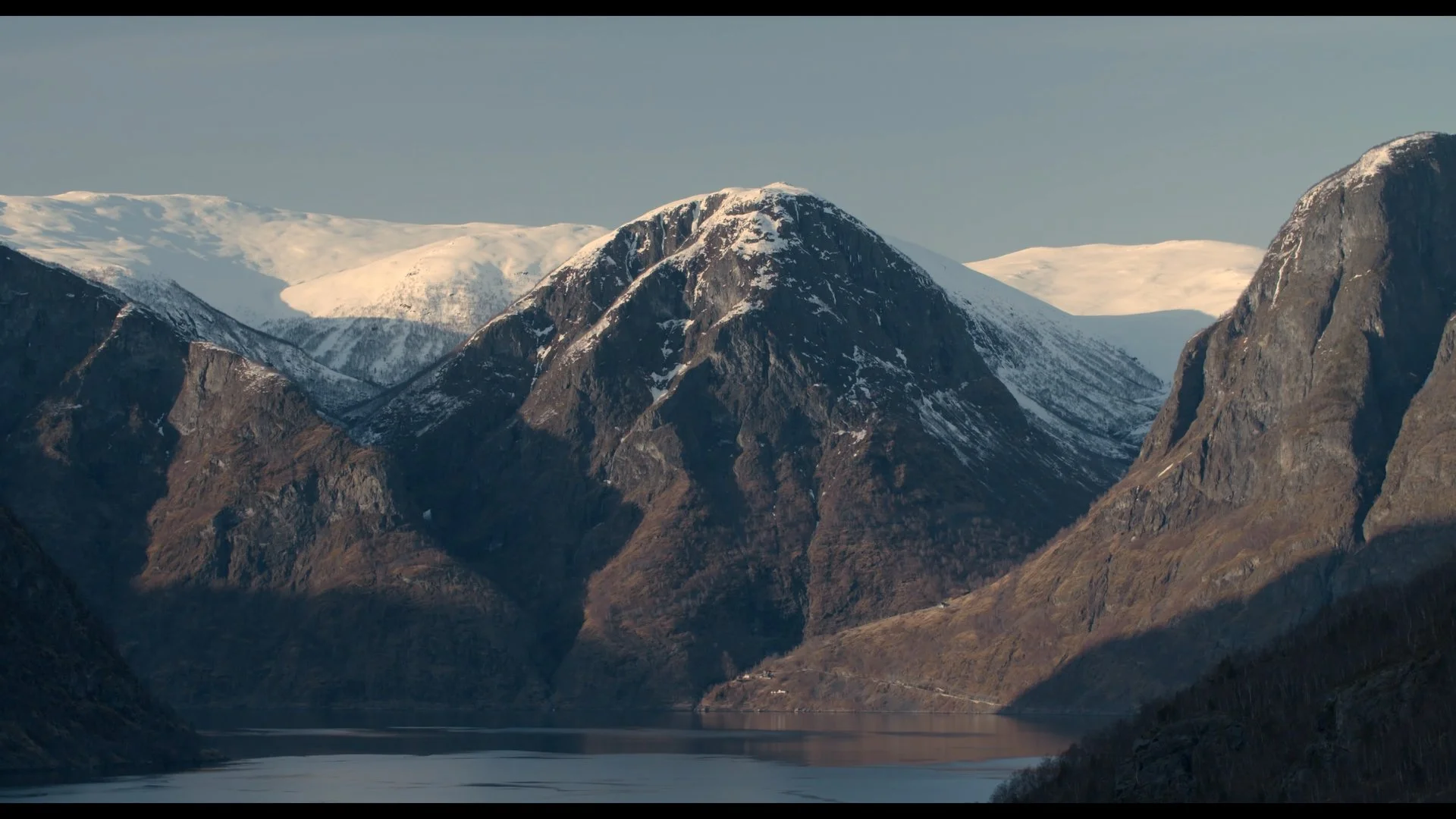 Les Ombres sur la mer - big mountains.jpg
