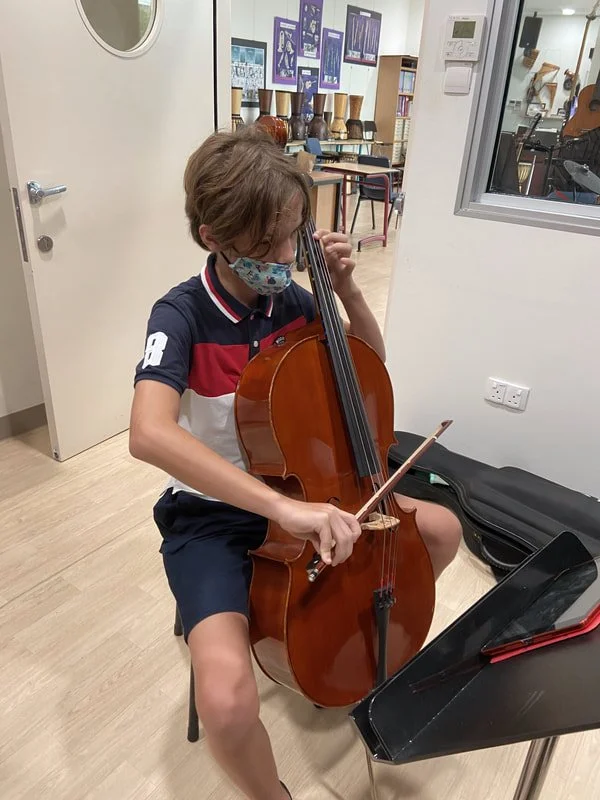 adrien-cello_1_orig.jpg