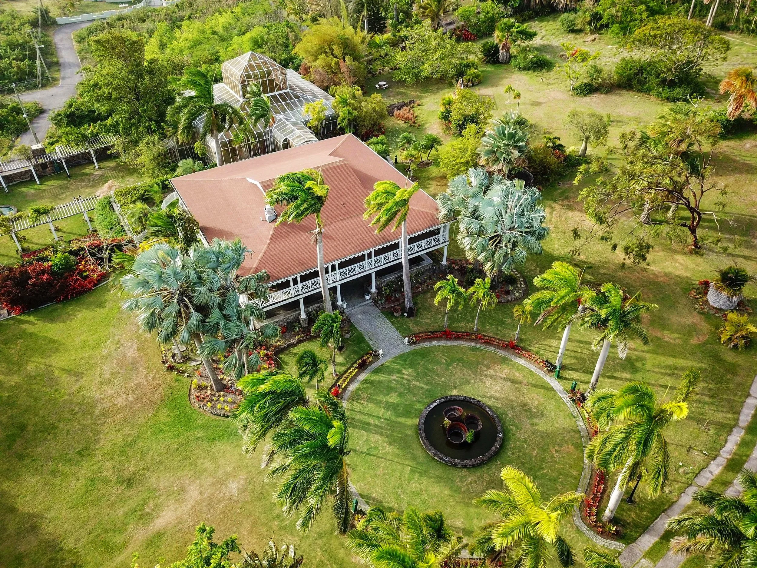 Garden House With Circle Lawn