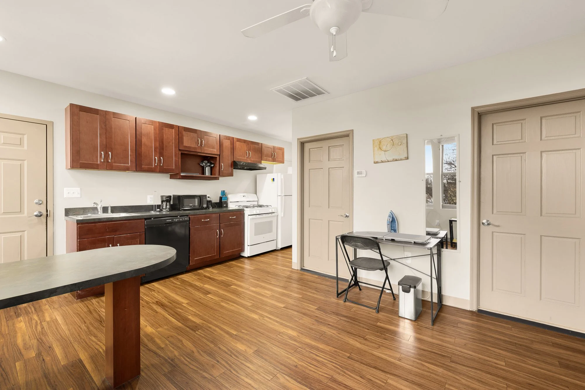 500 9th St SE 6-0014.jpg