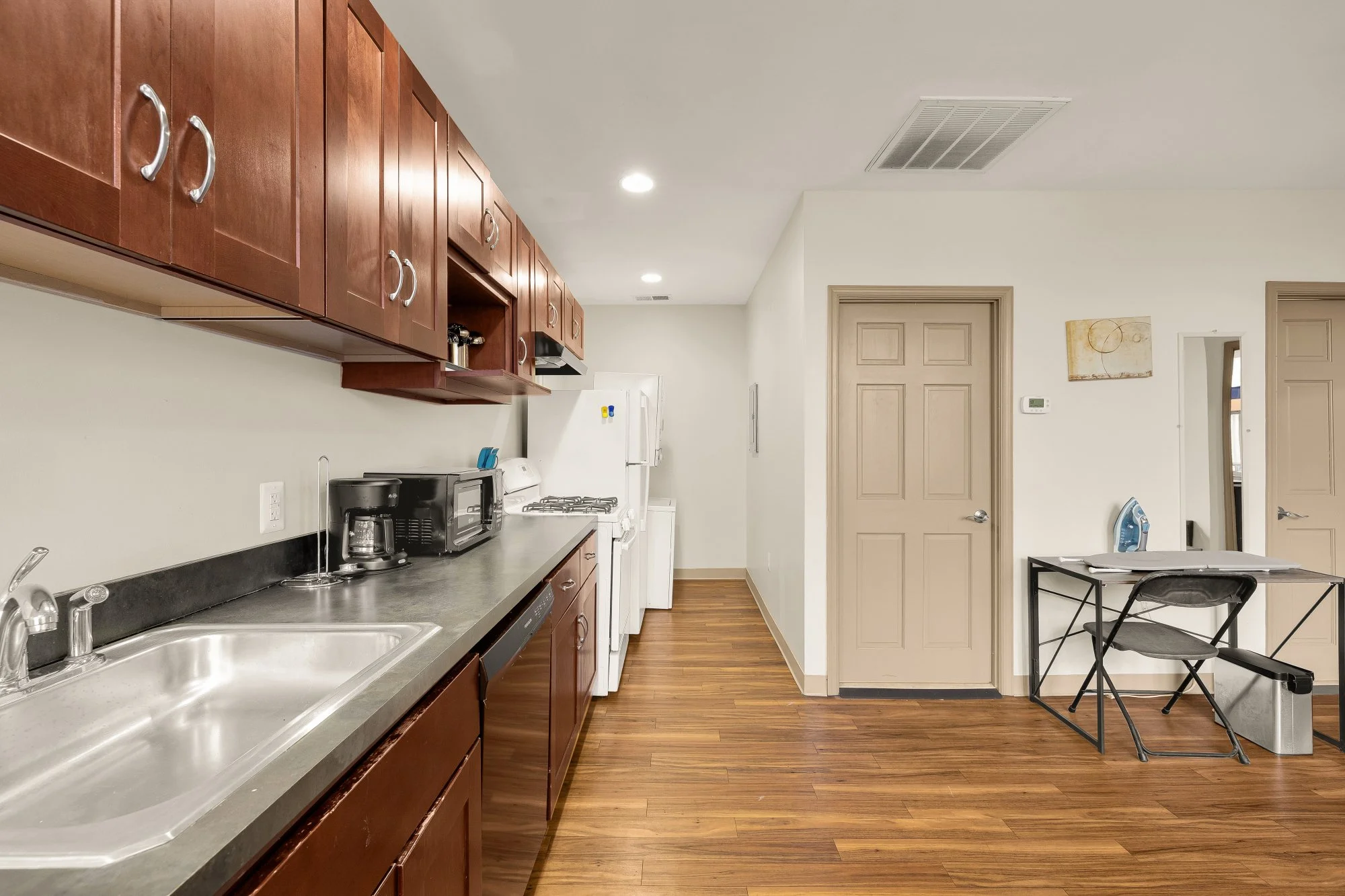 500 9th St SE 6-0016.jpg