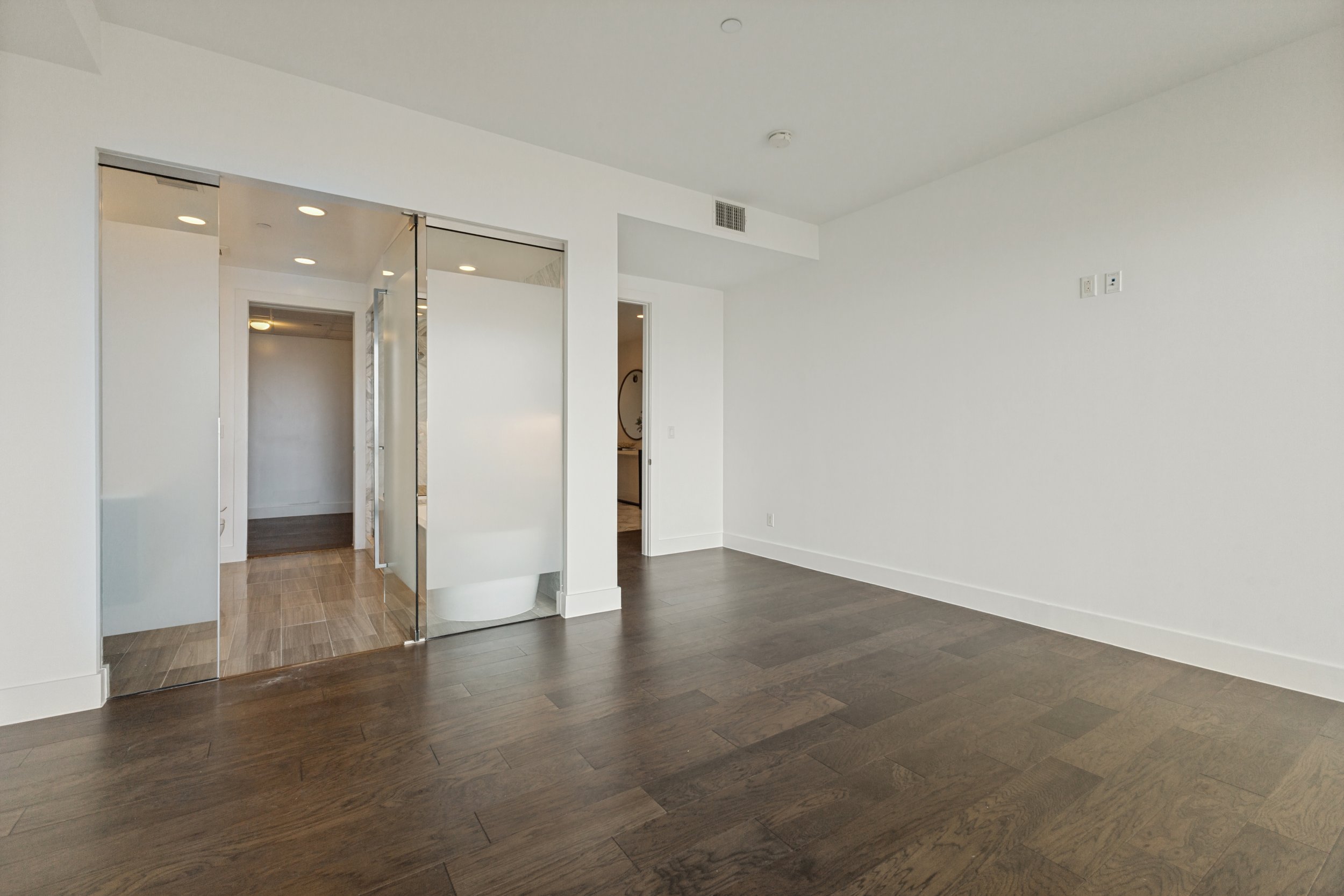 3130-n-harwood-st-apt-1401-dallas-tx-75201-High-Res-26.jpg