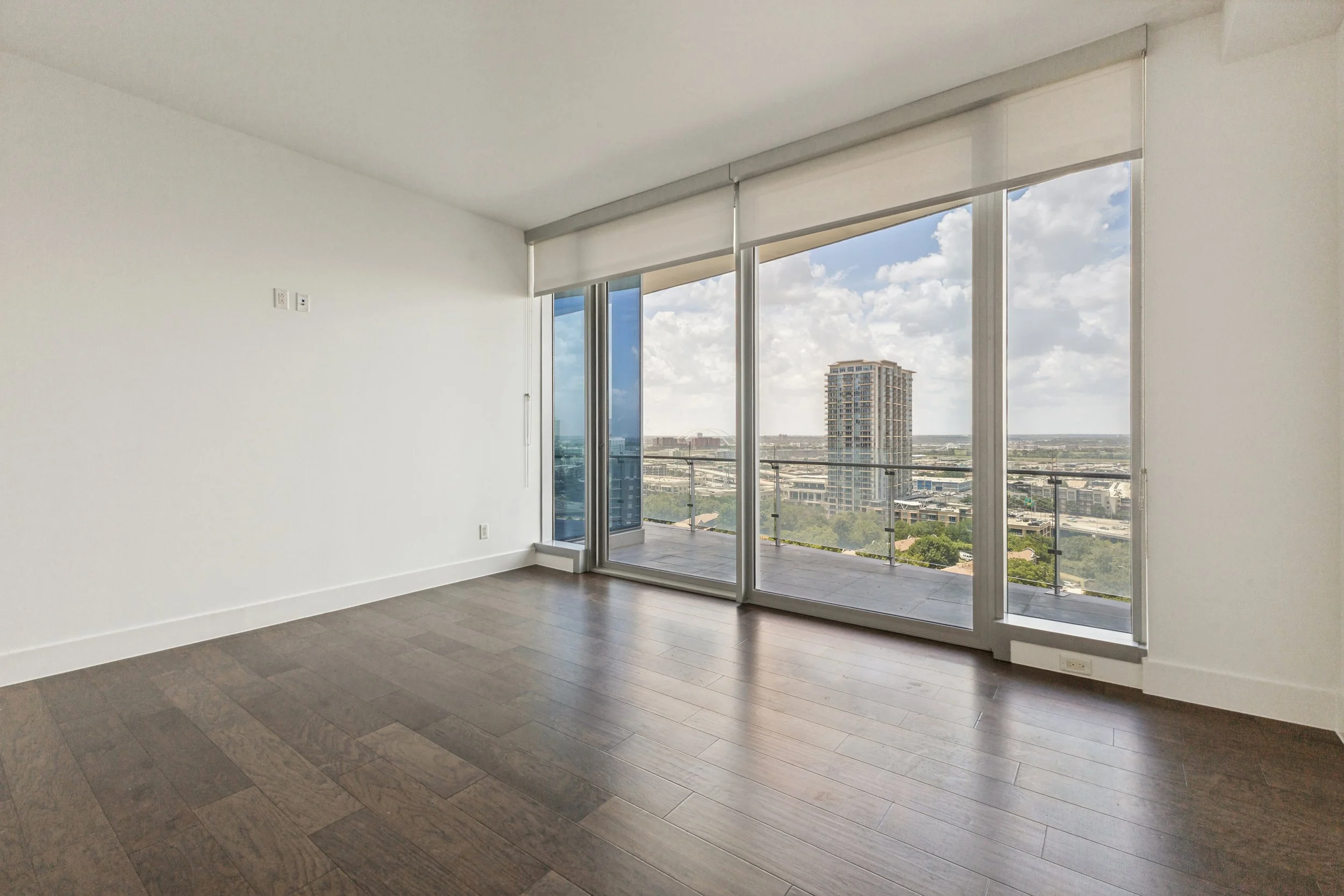 3130-n-harwood-st-apt-1401-dallas-tx-75201-High-Res-25.jpg