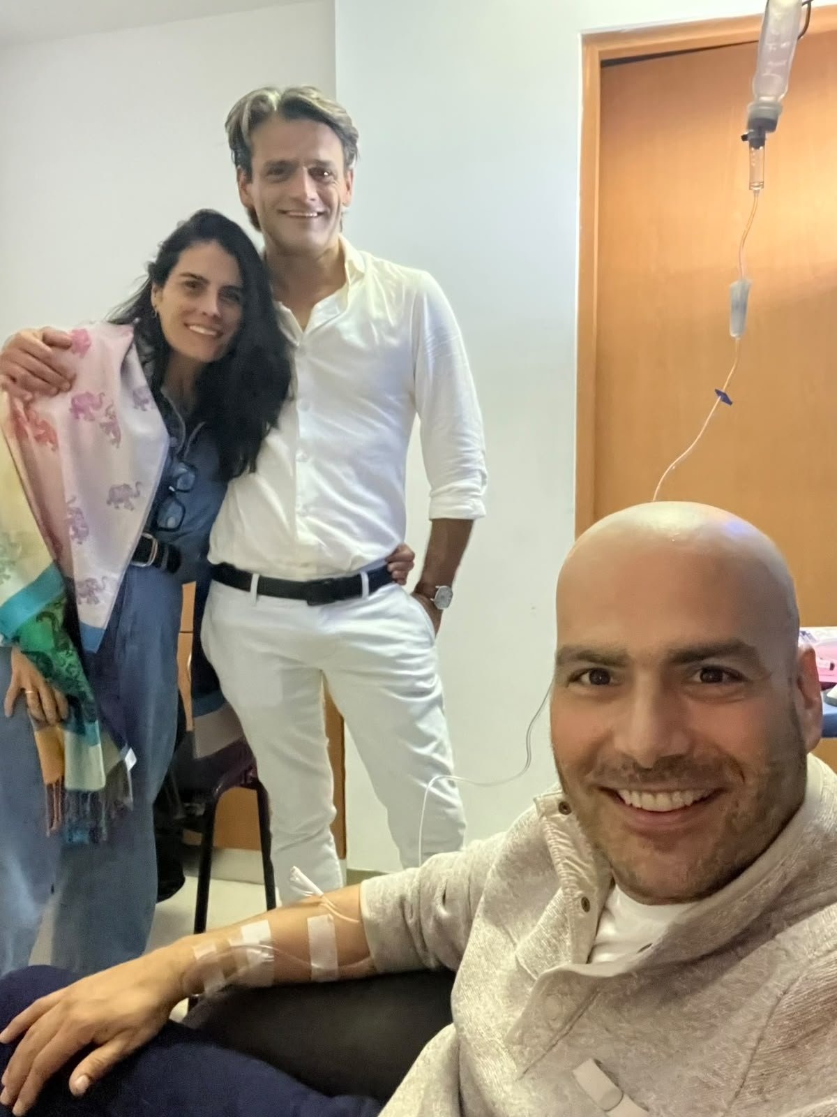 Gaby y Gui acompañandome en las quimios