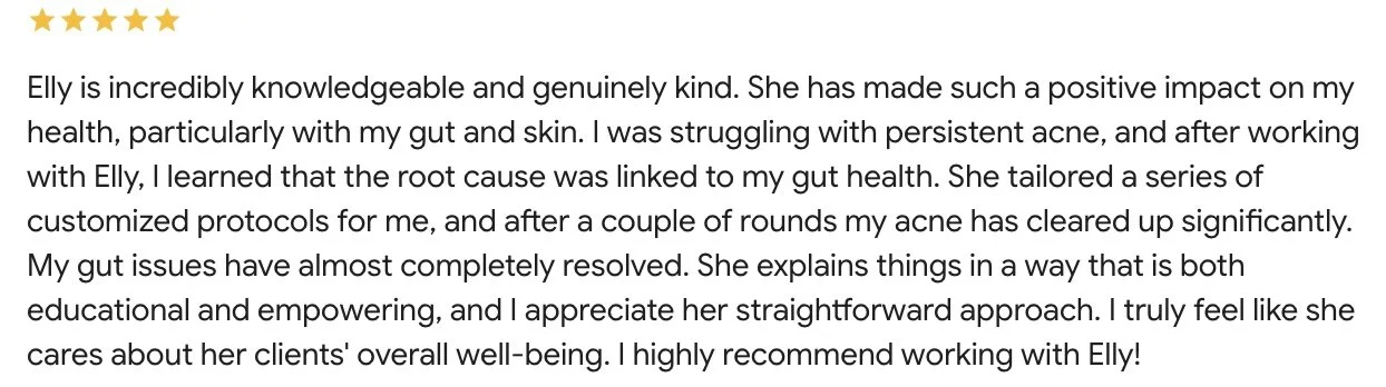 Five-star review with a smiling face icon, emphasizing satisfaction.