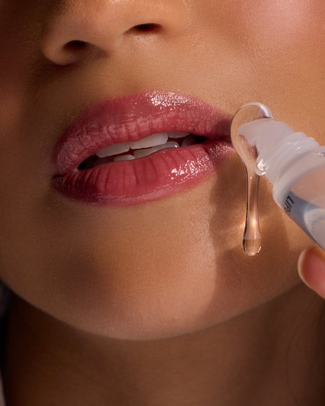 TCCS_FY26_0015_NationalLipstickDay_SocialCampaign_NA_SUNSETSMOOCH_1080x1350-3.jpg