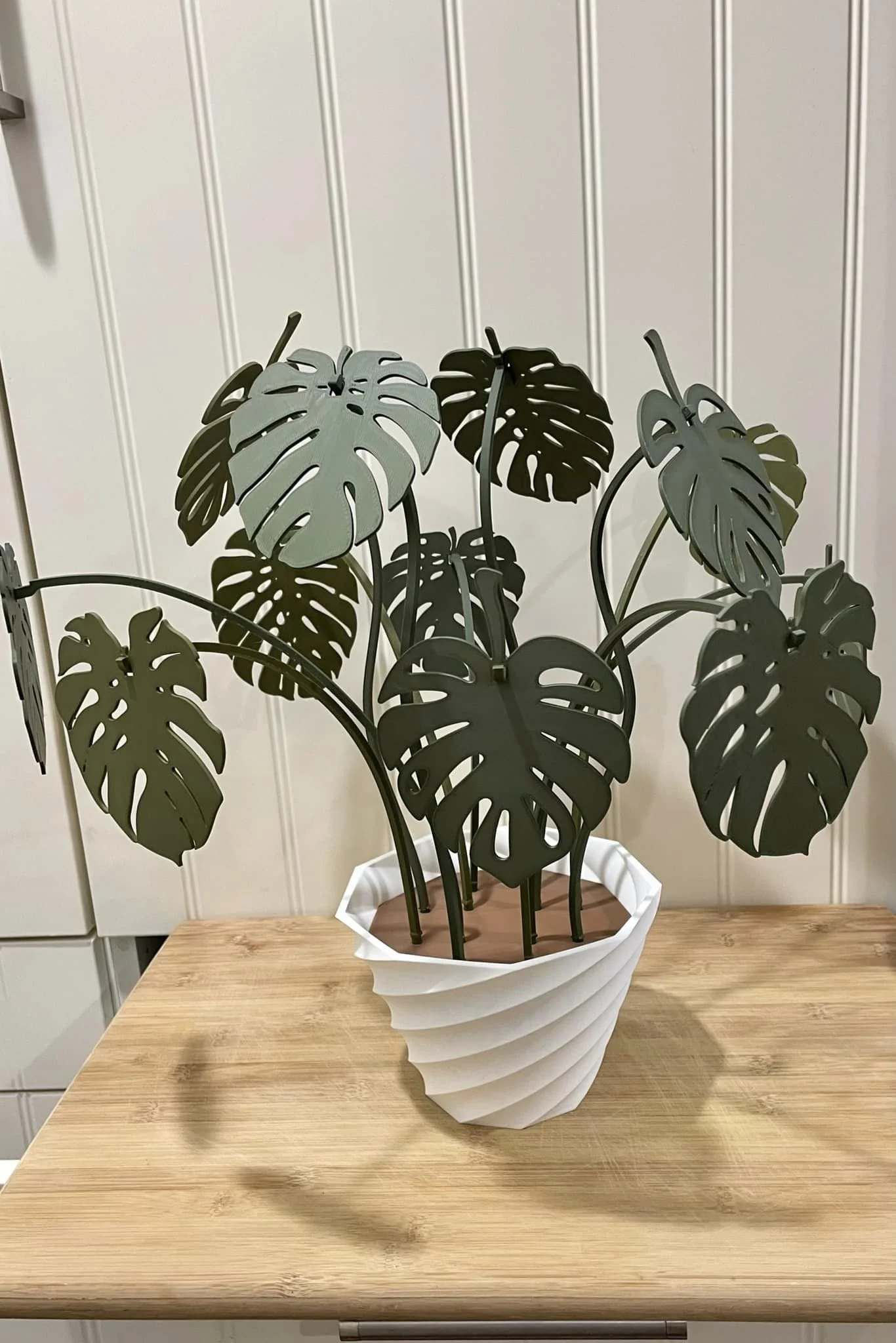 Art Decor
3D printed Mostera Coaster set - the leaves can be removed from the stems and used as coasters.