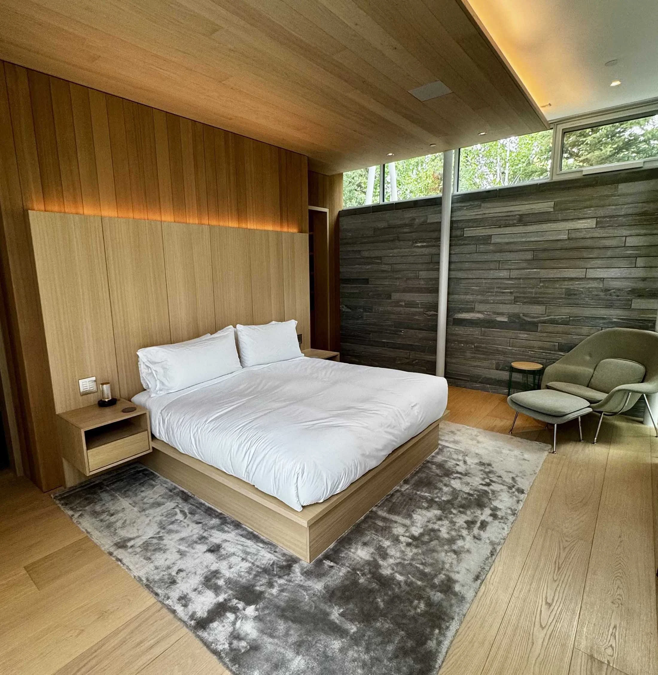 Symmetry_West-End_Bed-2.jpg