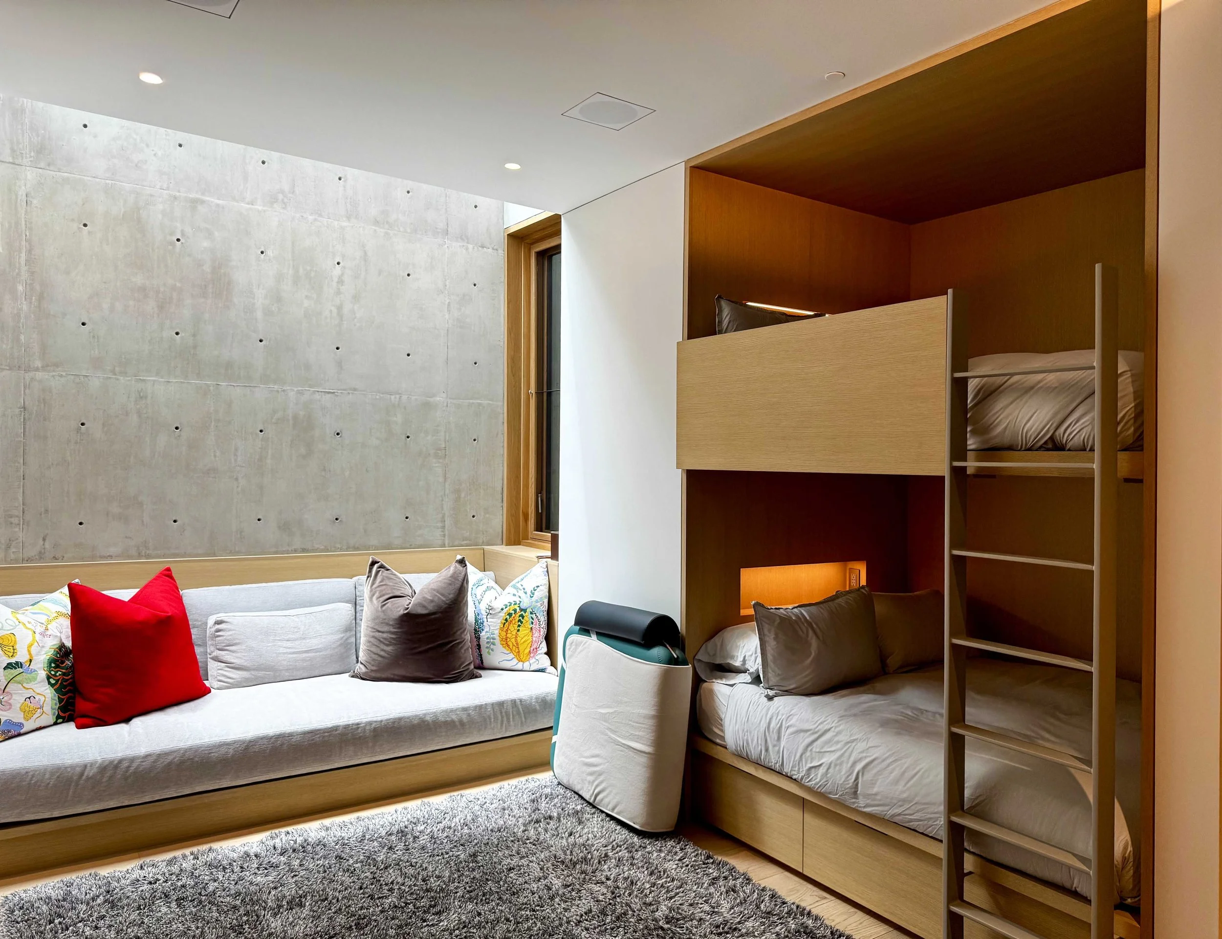Symmetry_West-End_Bunks.jpg