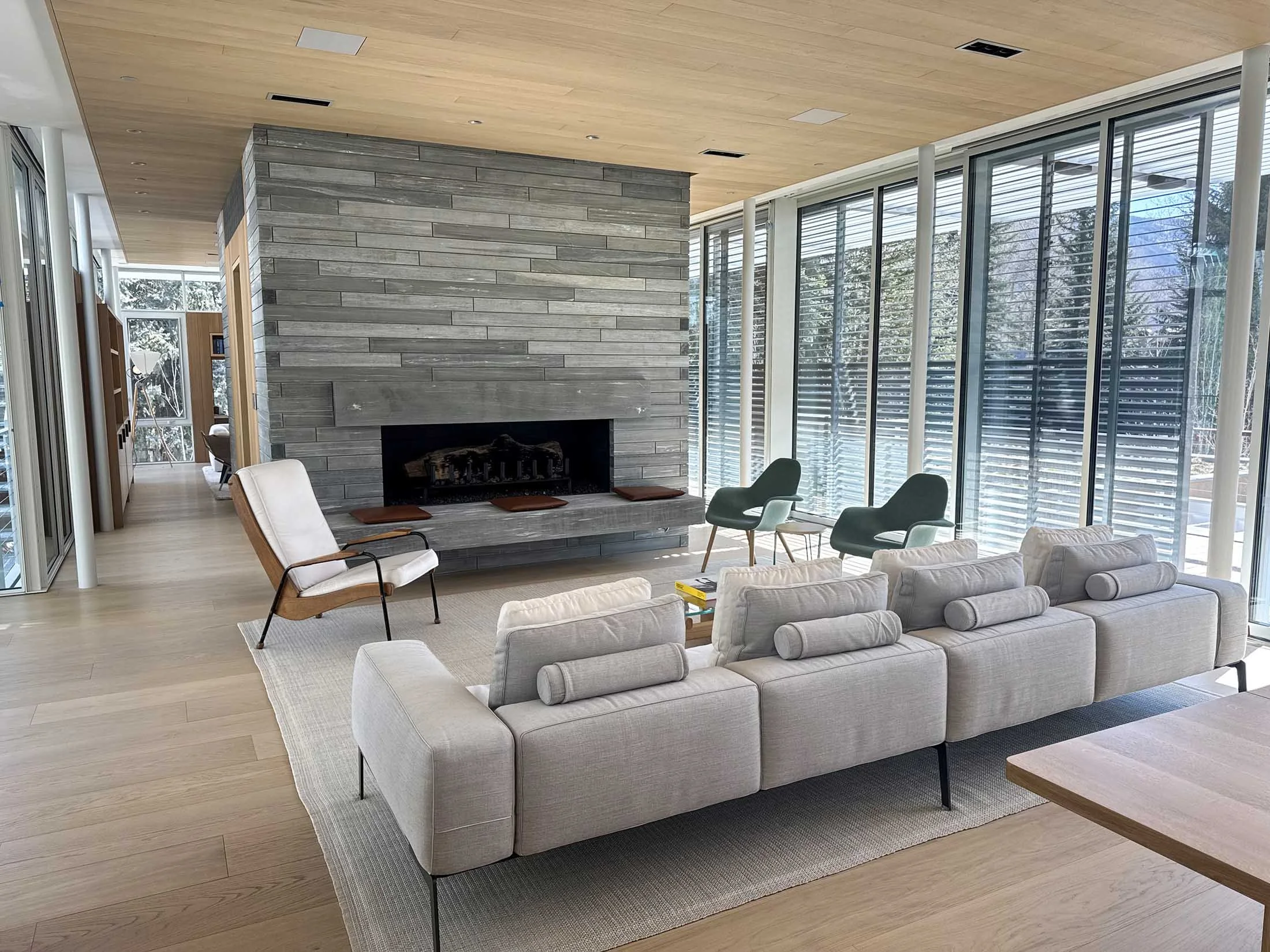 Symmetry_West-End_living.jpg