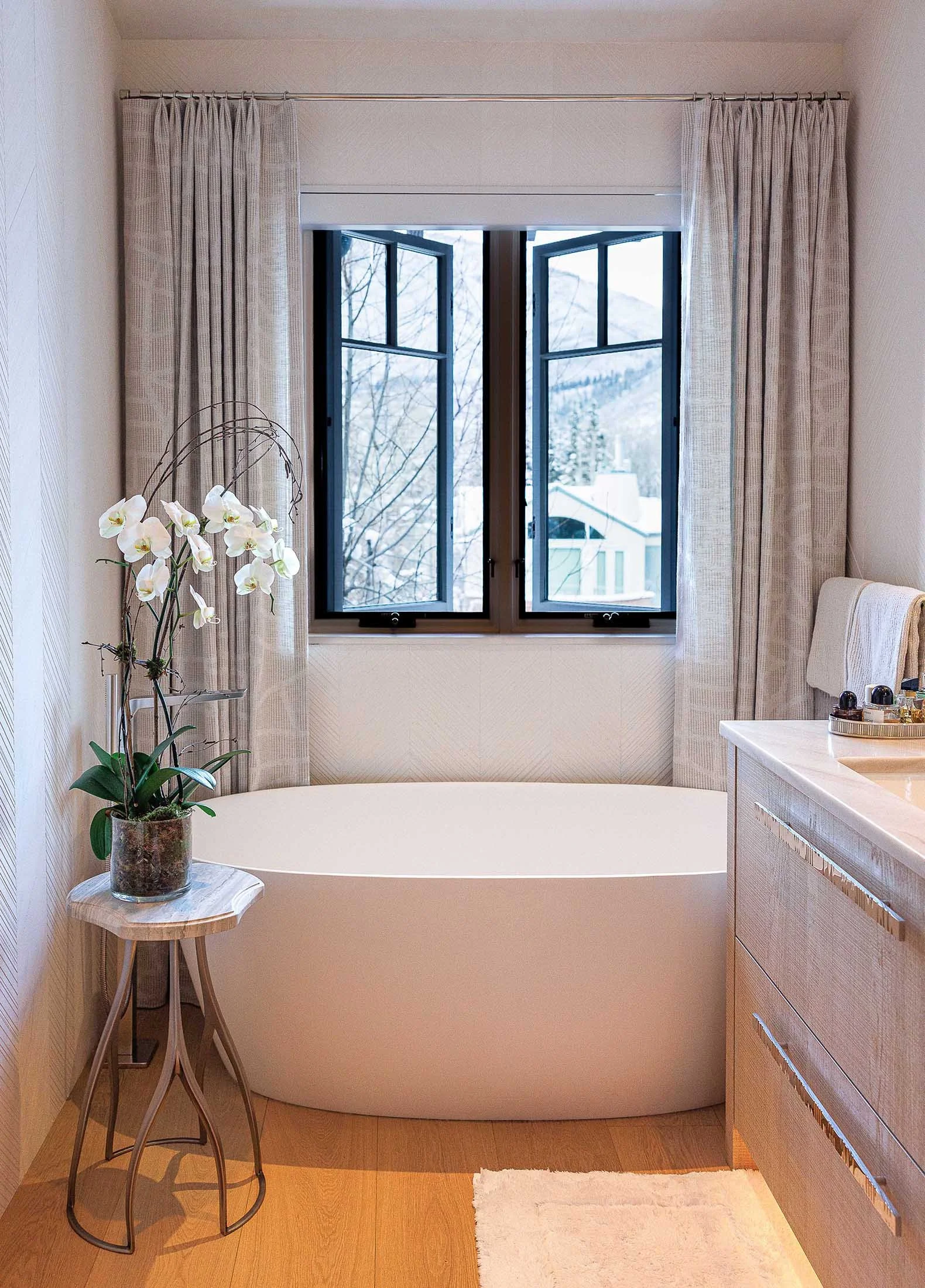 Symmetry_East-hopkins_bath.jpg