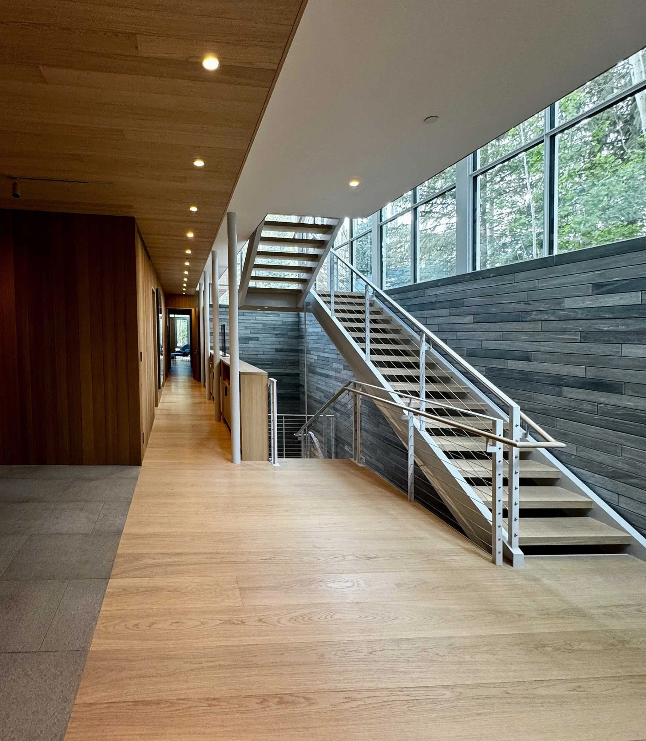 Symmetry_West-End_hall.jpg