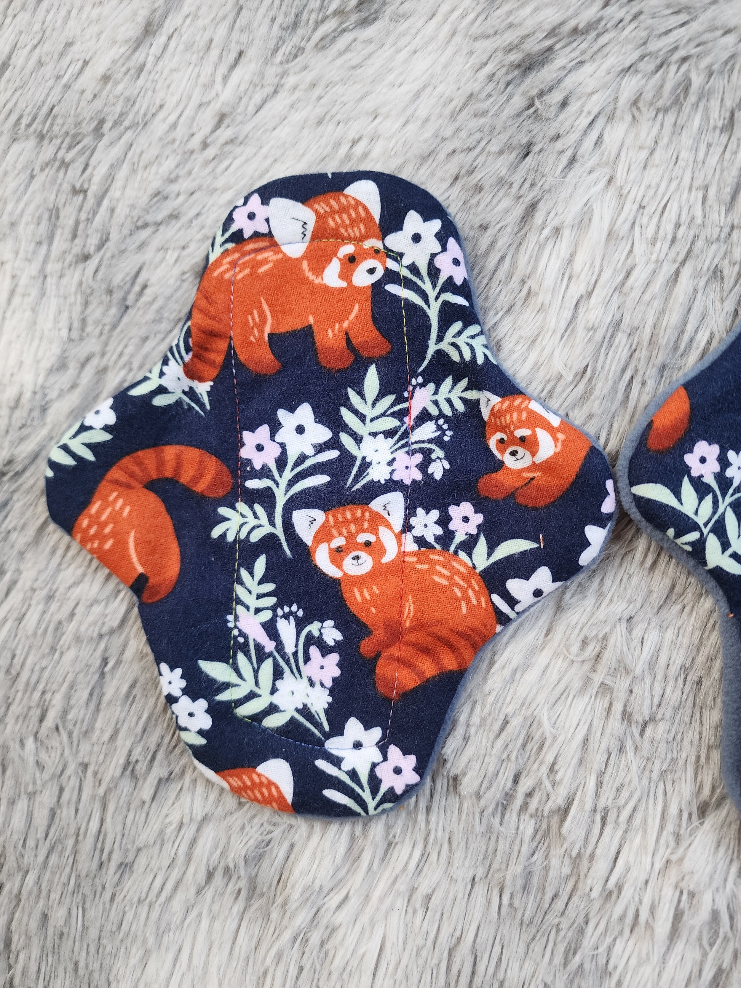 8" Classic Curvy Cloth Pad - Red Panda