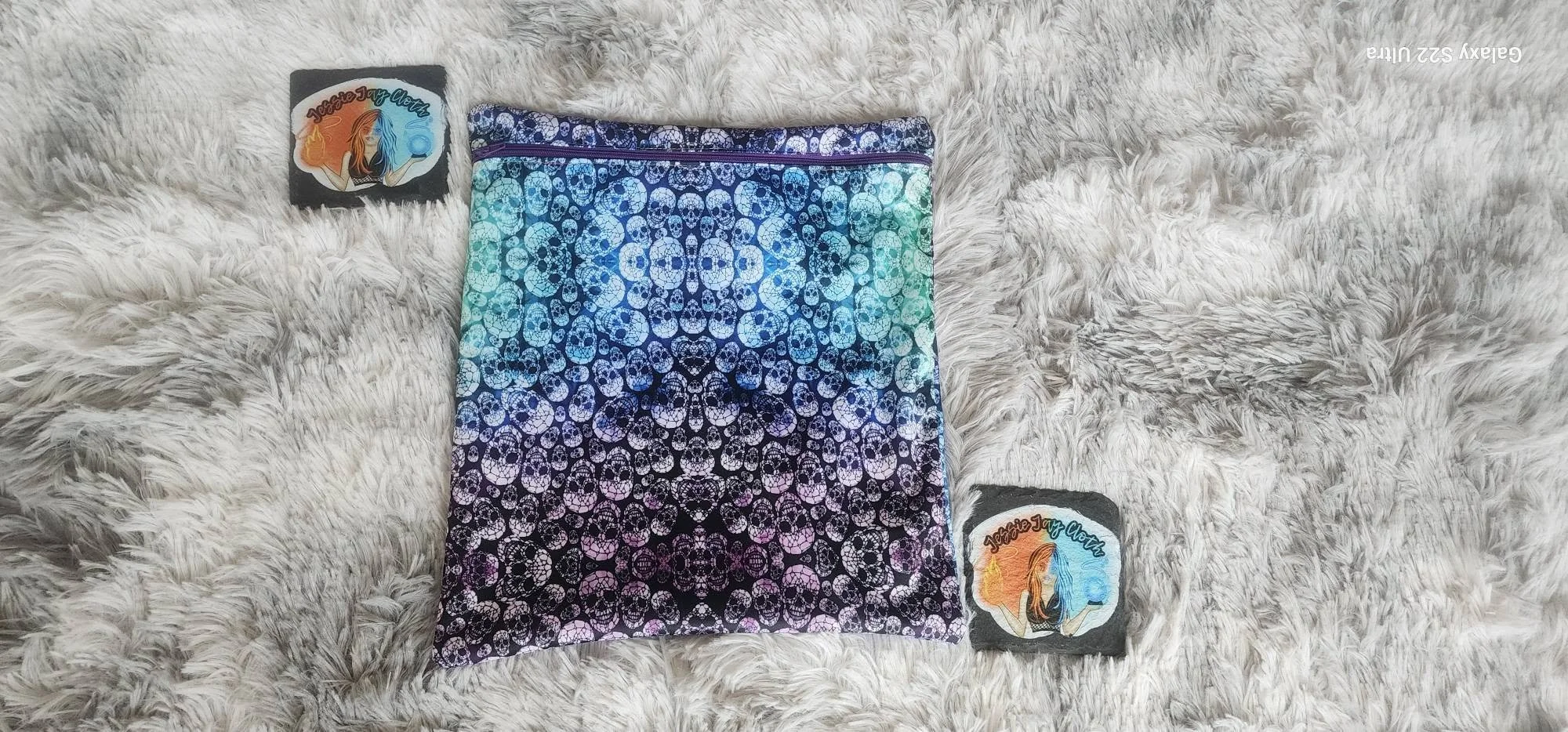 Large Zipper Closure Wet Bag | Ombre Skulls
