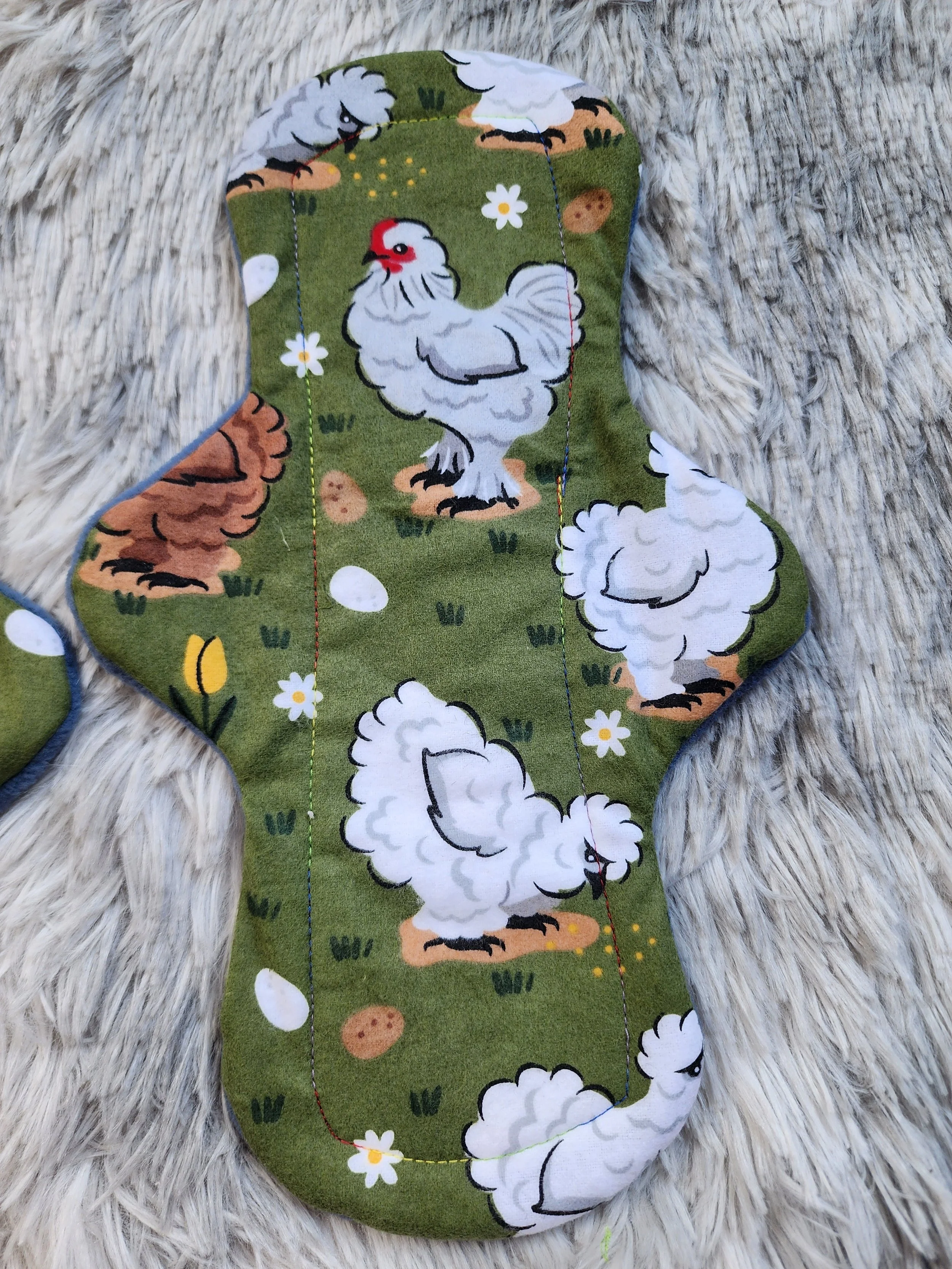 12" Classic Curvy Cloth Pad - Chicken