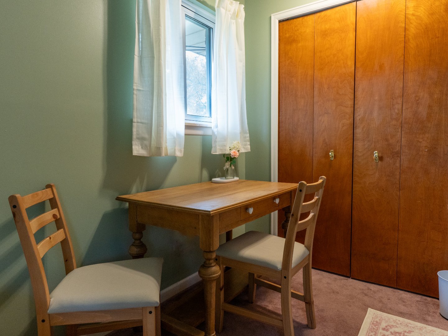 D Morby Media - Post lane real estate photography office desk airbnb.jpg
