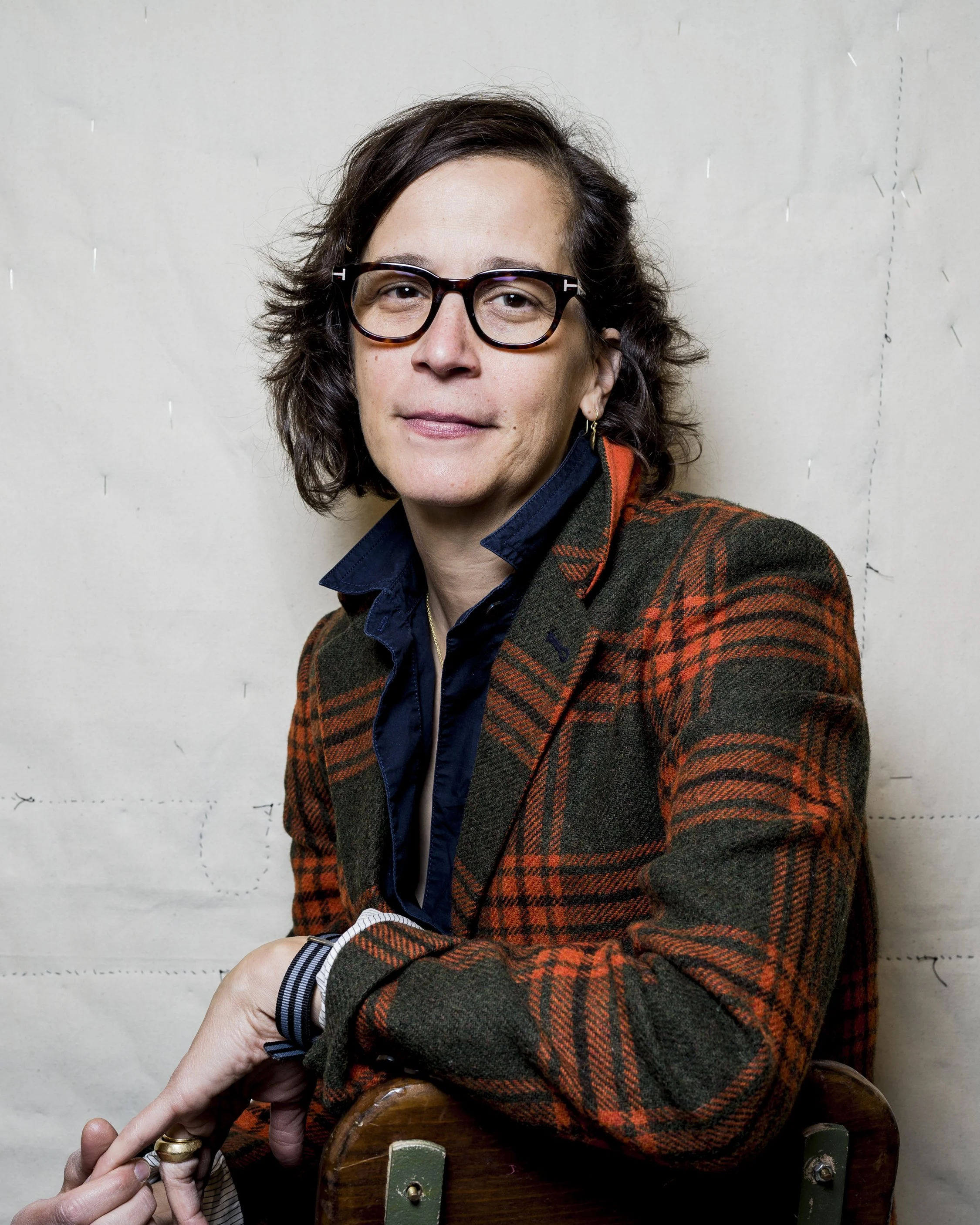 Diana Guerrero Macia is an American studio based artist who has produced paintings works on paper, prints and sculpture Lenore Tawney Fellow ohn Simon Guggenheim Fellow Louis Comfort Tiffany Foundation Fellow MacDowell Fellow John Michael Kohler Art 