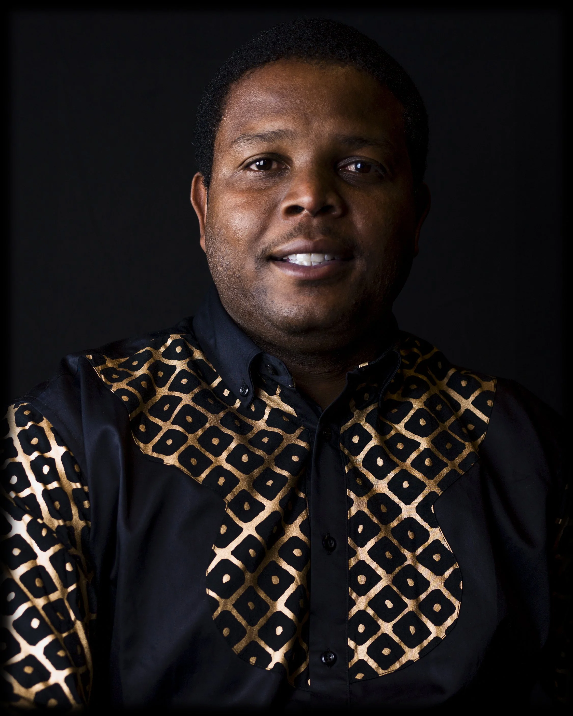 Sabelo Mthembu Lindiwe The Steppenwolf Theatre Company has collaborated with the legendary South African a cappella group Ladysmith Black Mambazo Ladysmith Black Mambazo is a South African male choral group singing in the local vocal styles of isicat