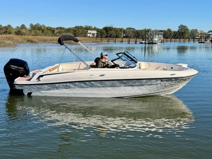 Bayliner_VR4_2023_BoatForSale_OT (1).jpg