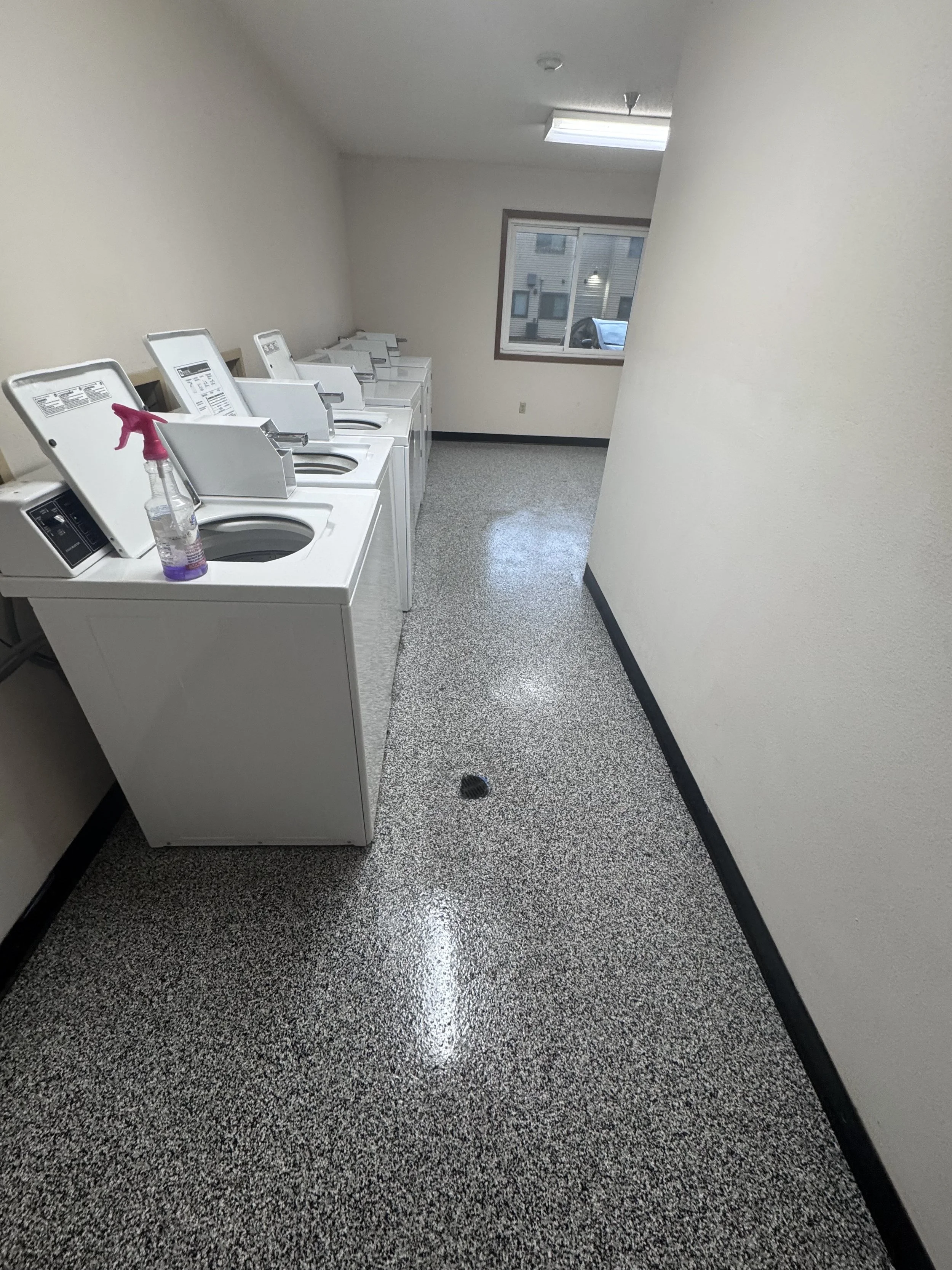 Spotless laundry room cleaned by Fuentes Service Providers