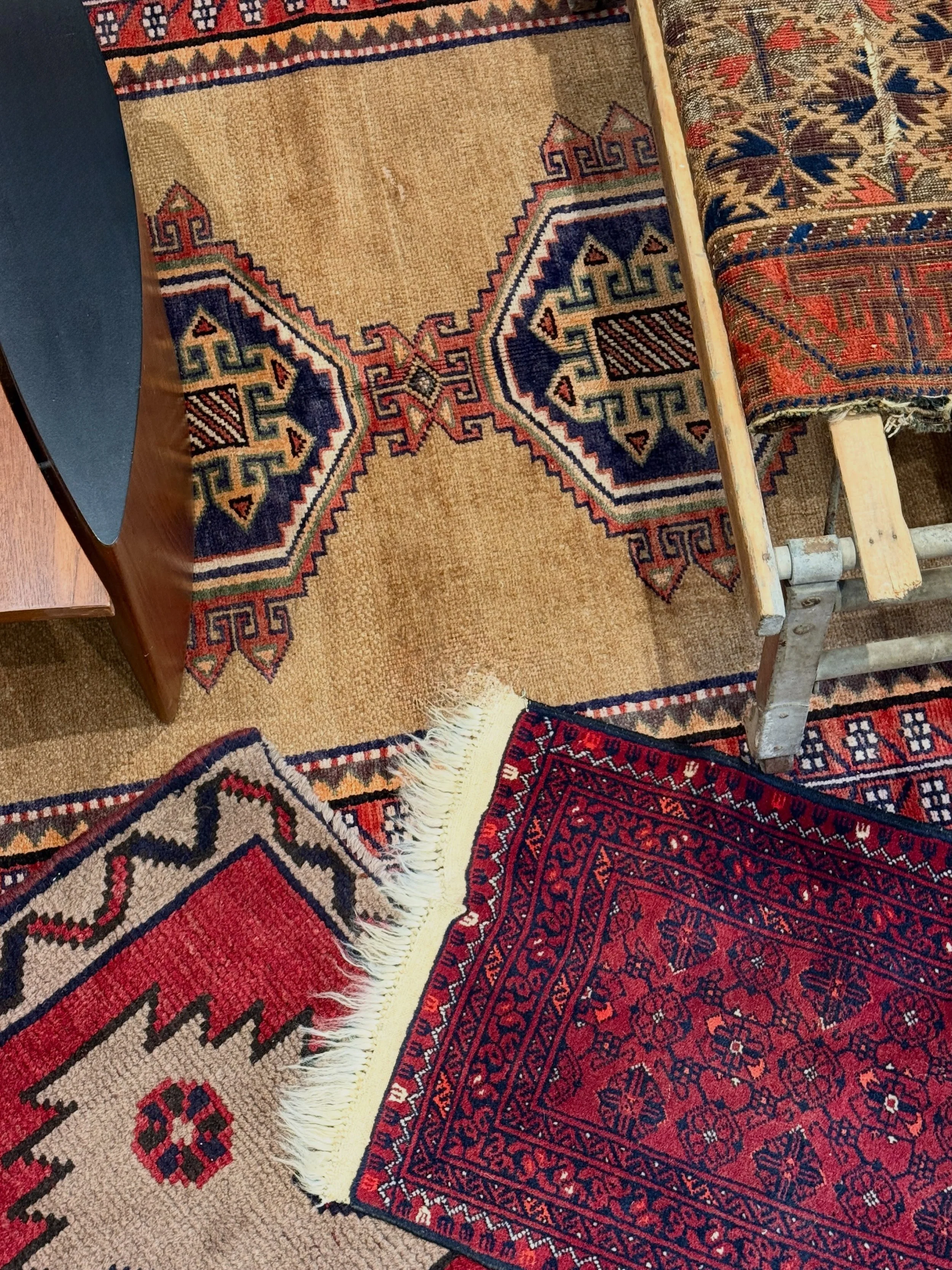 soooo many new good rugs just came in! some vintage, some antiques, all priced to fly. 

if you&rsquo;re in the market you&rsquo;ll want to swing by over the next couple of days 💛

#vintagerugs #vintagefinds #antiquerug