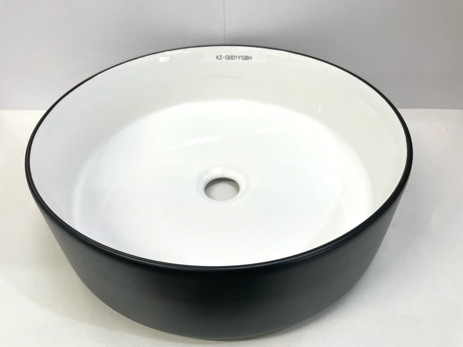 XZ-G001 Round Countertop Basin, Black Exterior