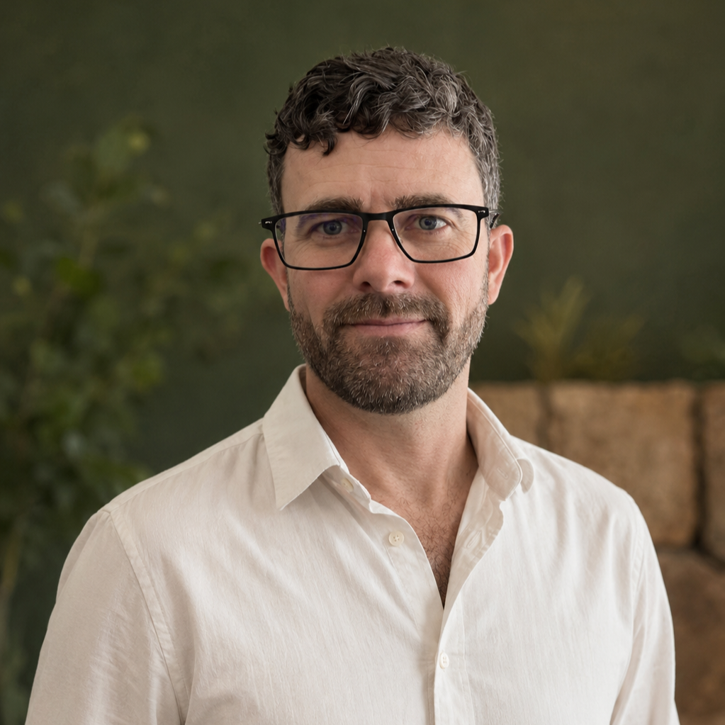 Portrait of JP Davies, registered acupuncturist and registered nurse at Brigalow & Stone
