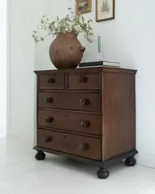 18th century Georgian oak chest of drawers