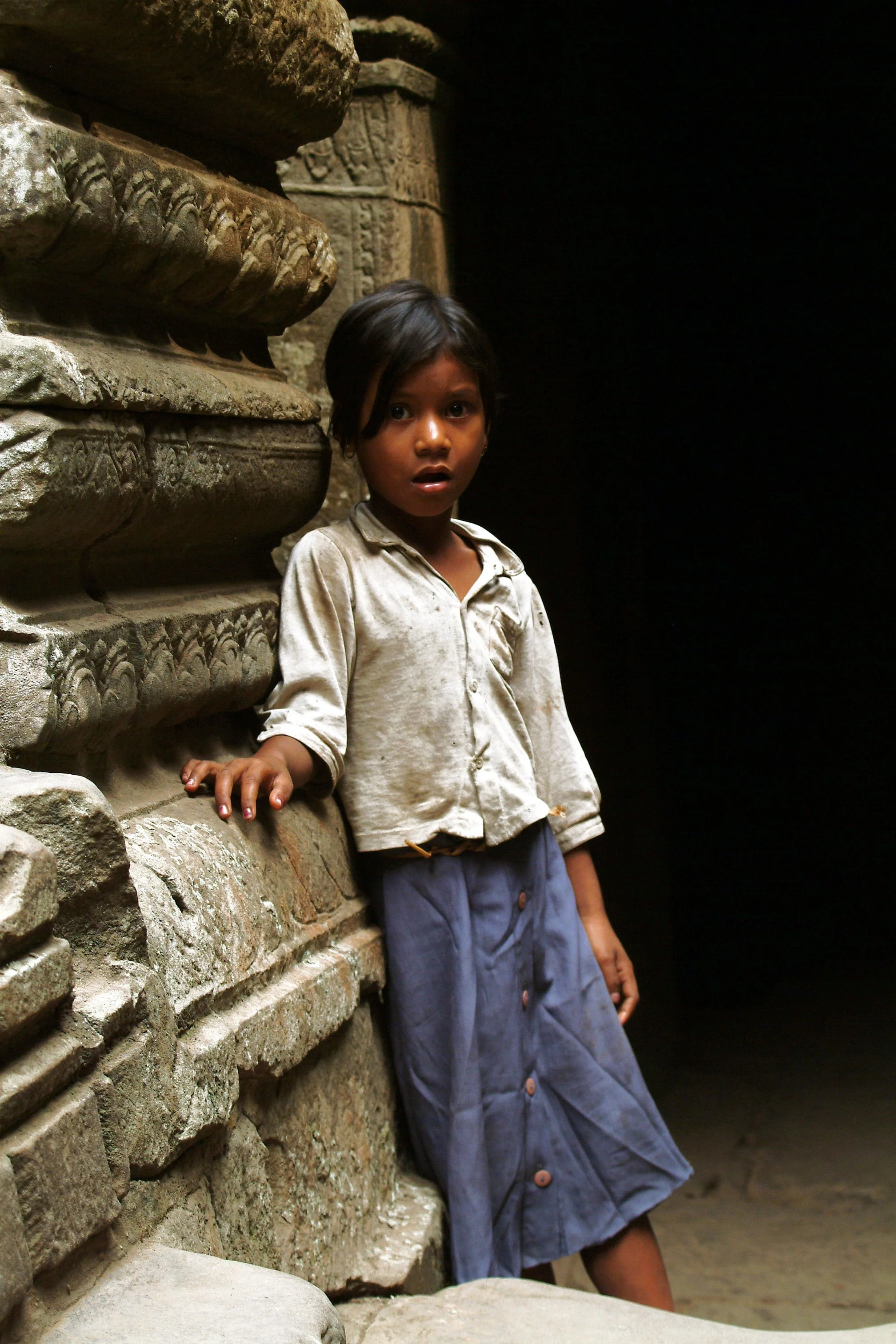 petite fille angkor.jpg
