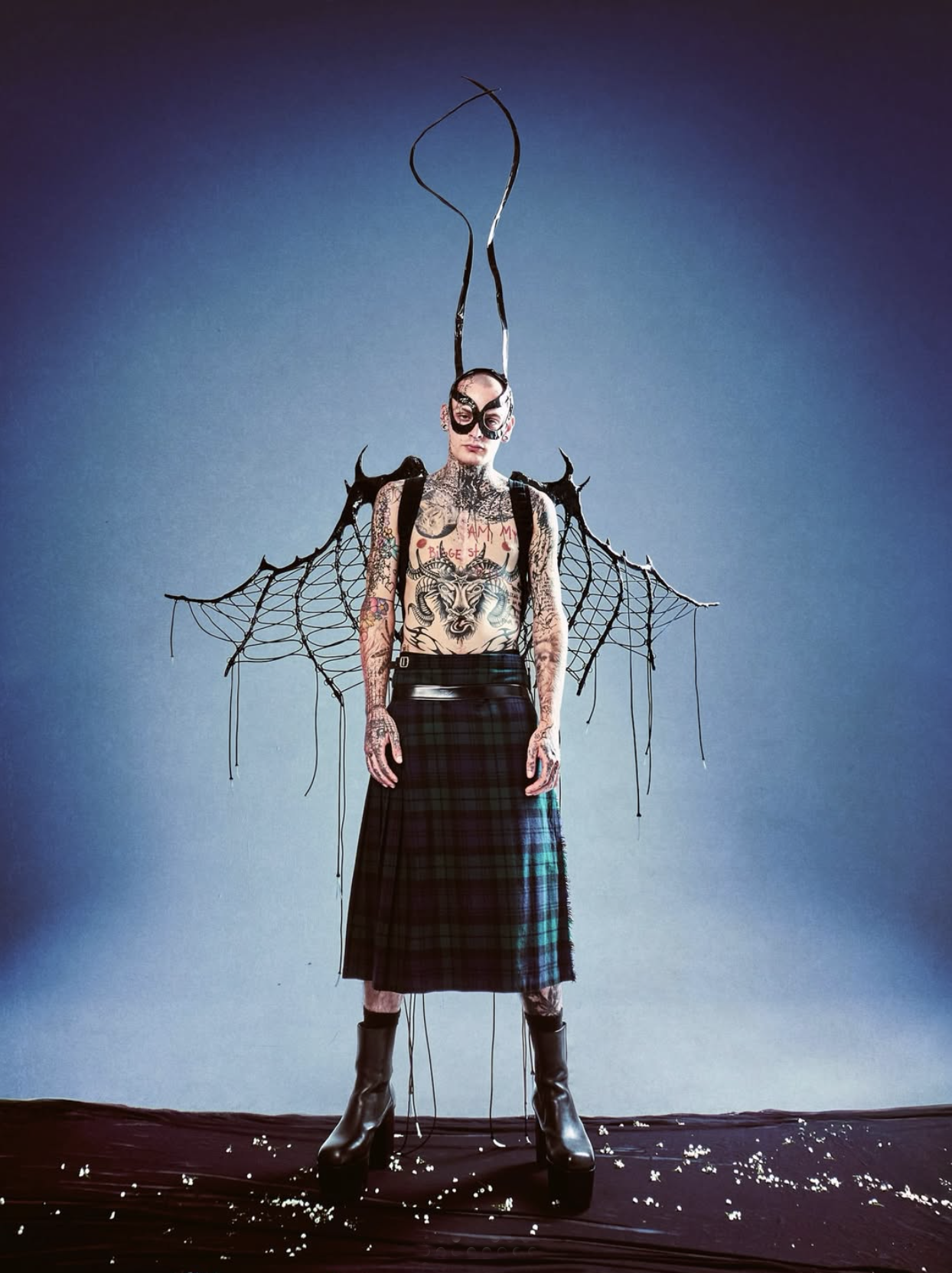 17.23 Magazine
Photo: Bianca Mehnert
Model: Zane Vitt