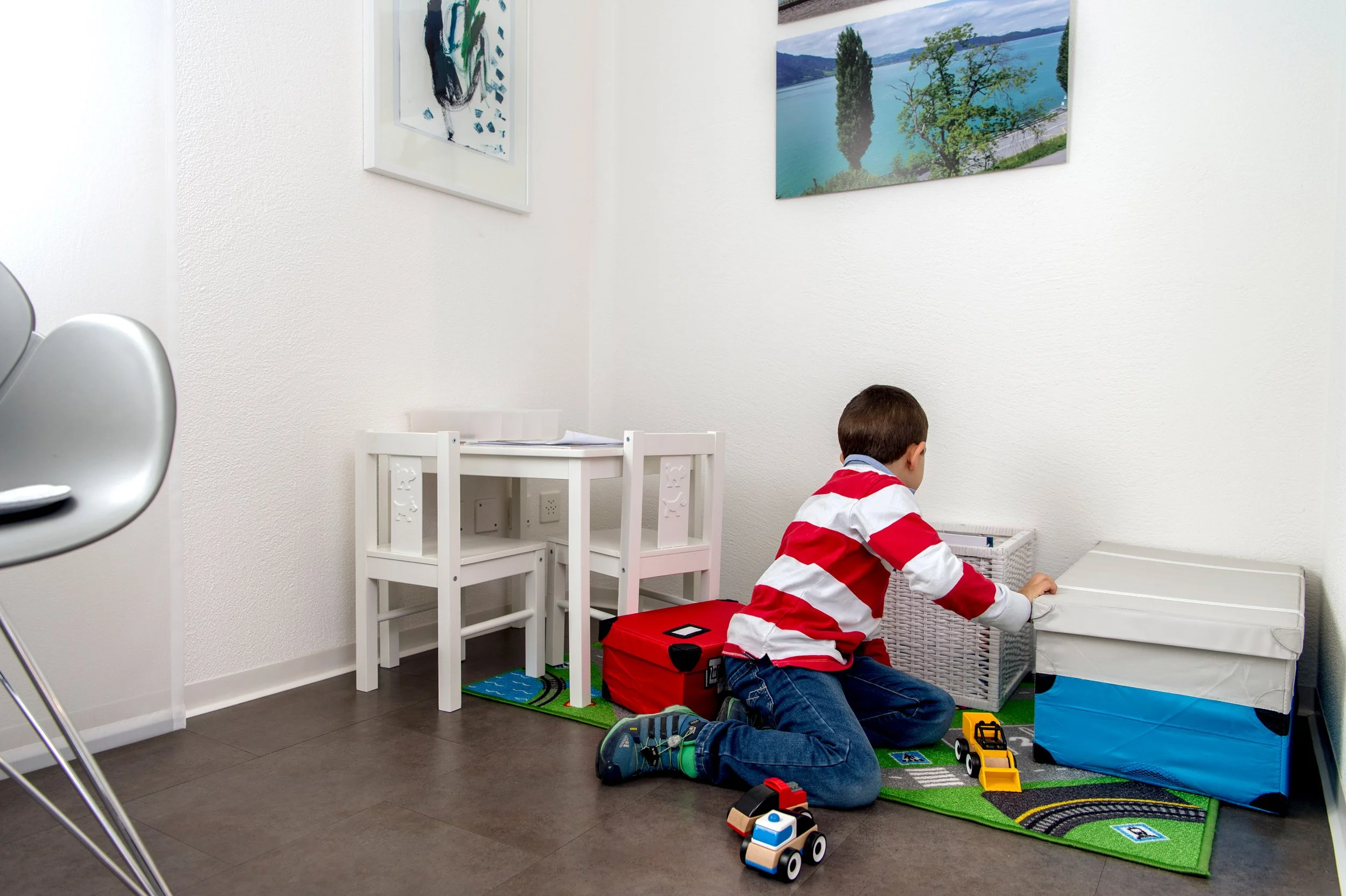 Die Zahnpraxis Rebholz ist mit einer Spielecke im Wartezimmer ausgestattet, wo Kinder beim Warten verweilen können.