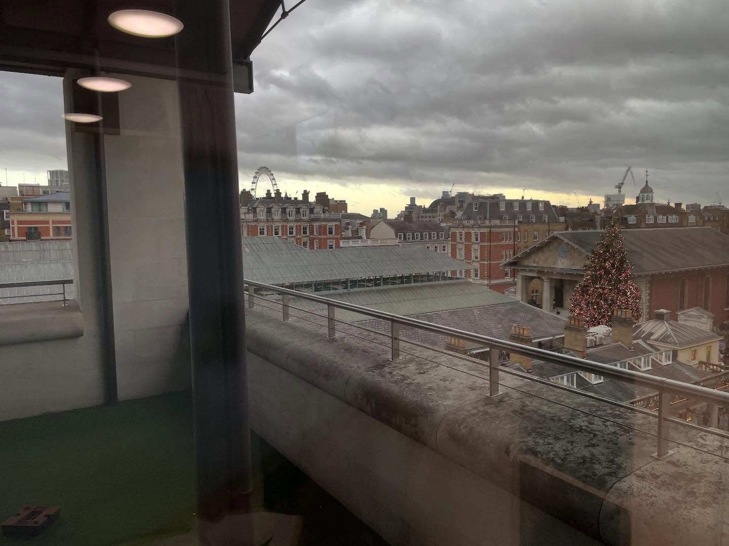 Lovely view from the clinic today! 🙌🎄Back at @royalballetandopera in Covent Garden 🩰