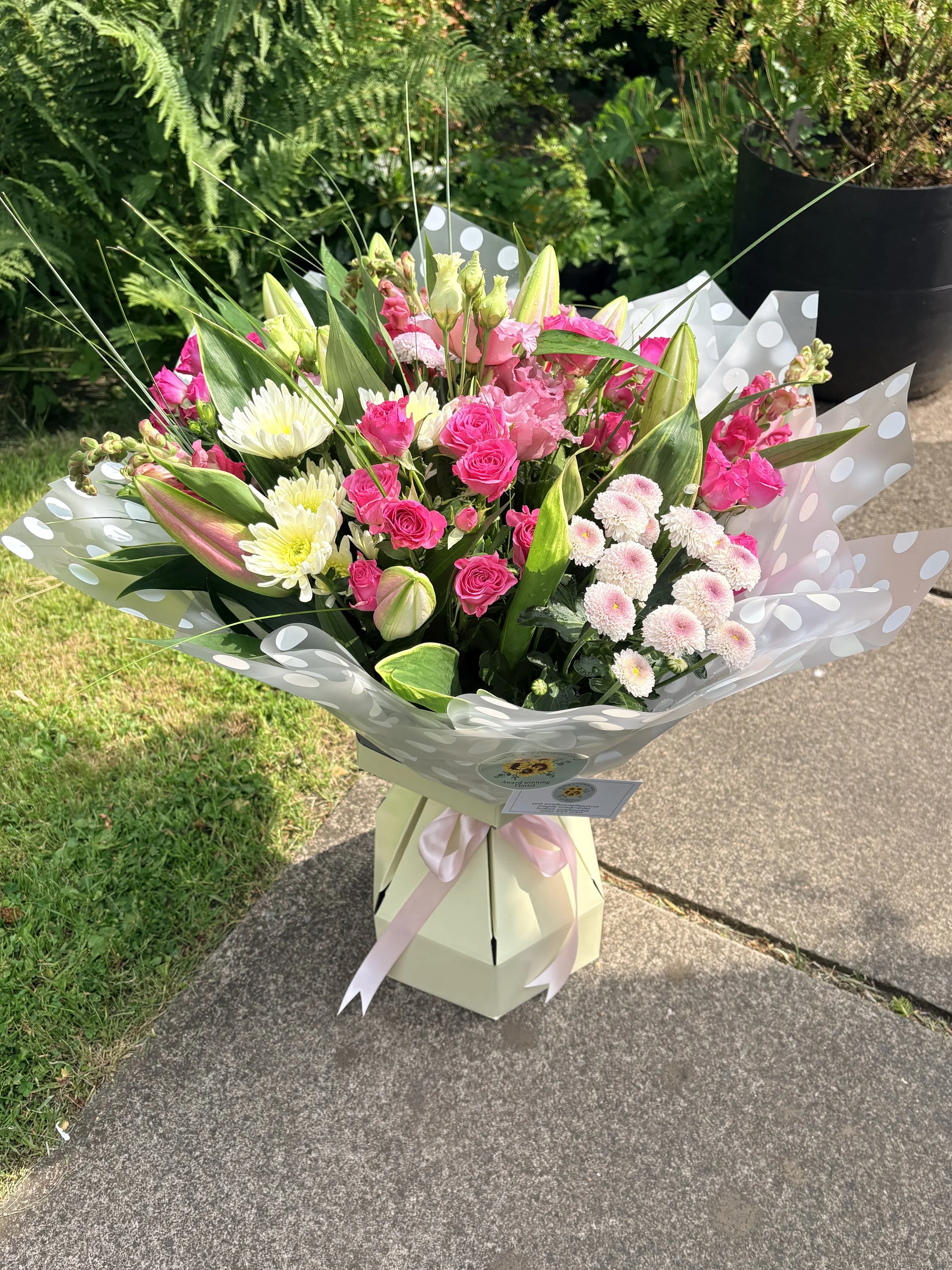 A colourful bouquet of pink and white flowers 