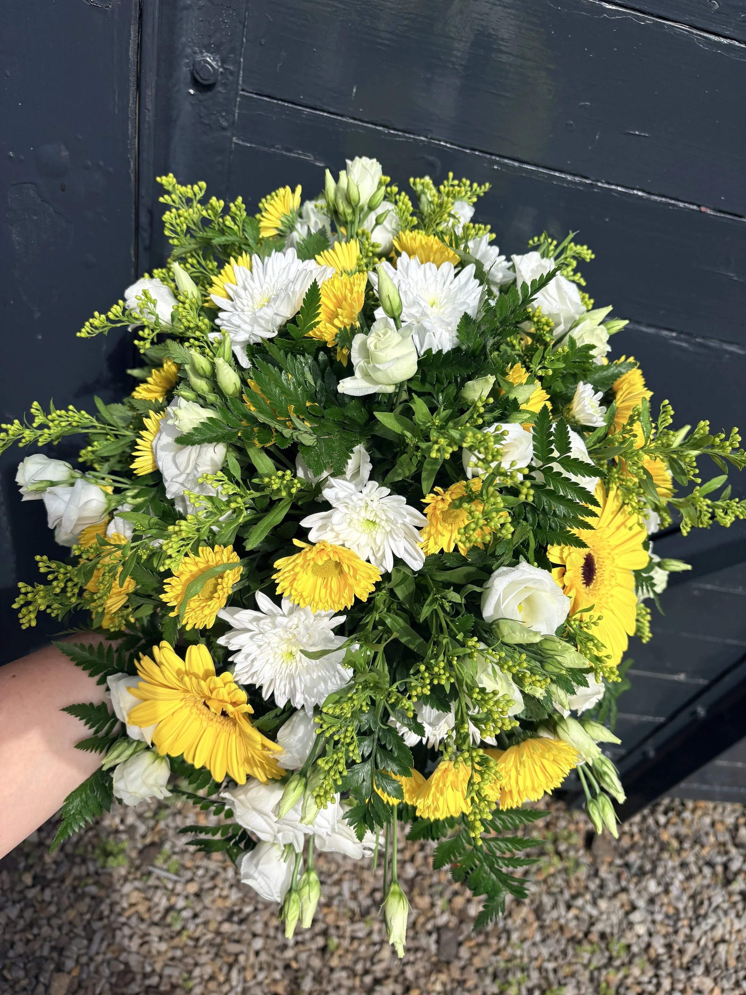 yellow and white posy