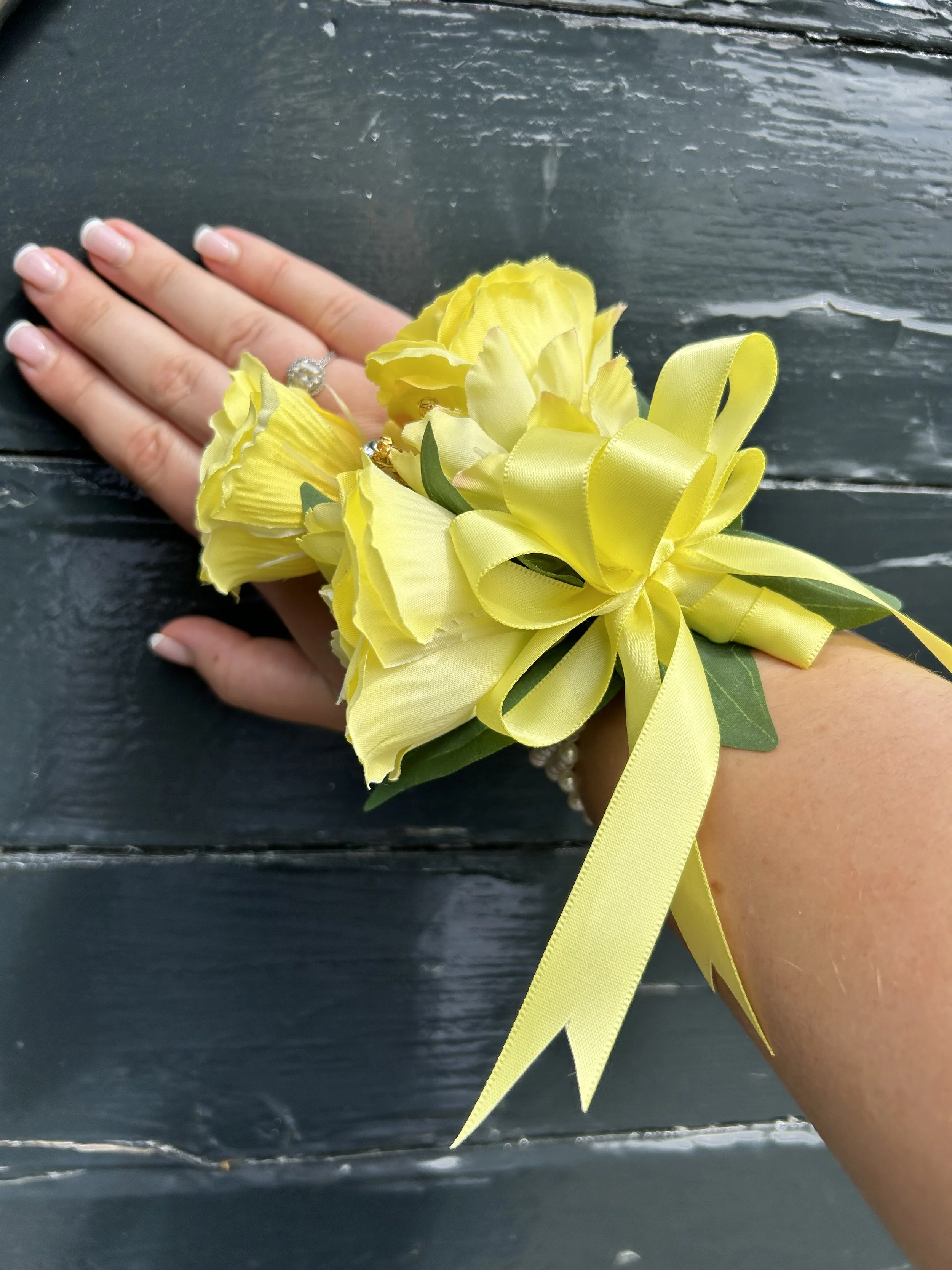 yellow flower corsage 