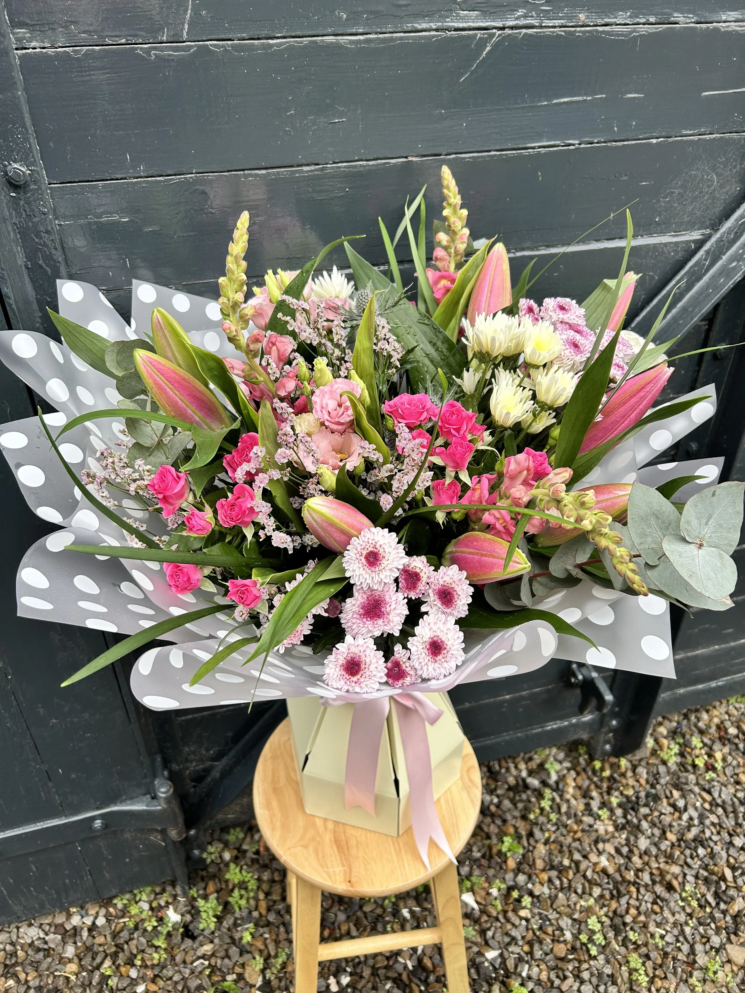 A bouquet of pink and white flowers