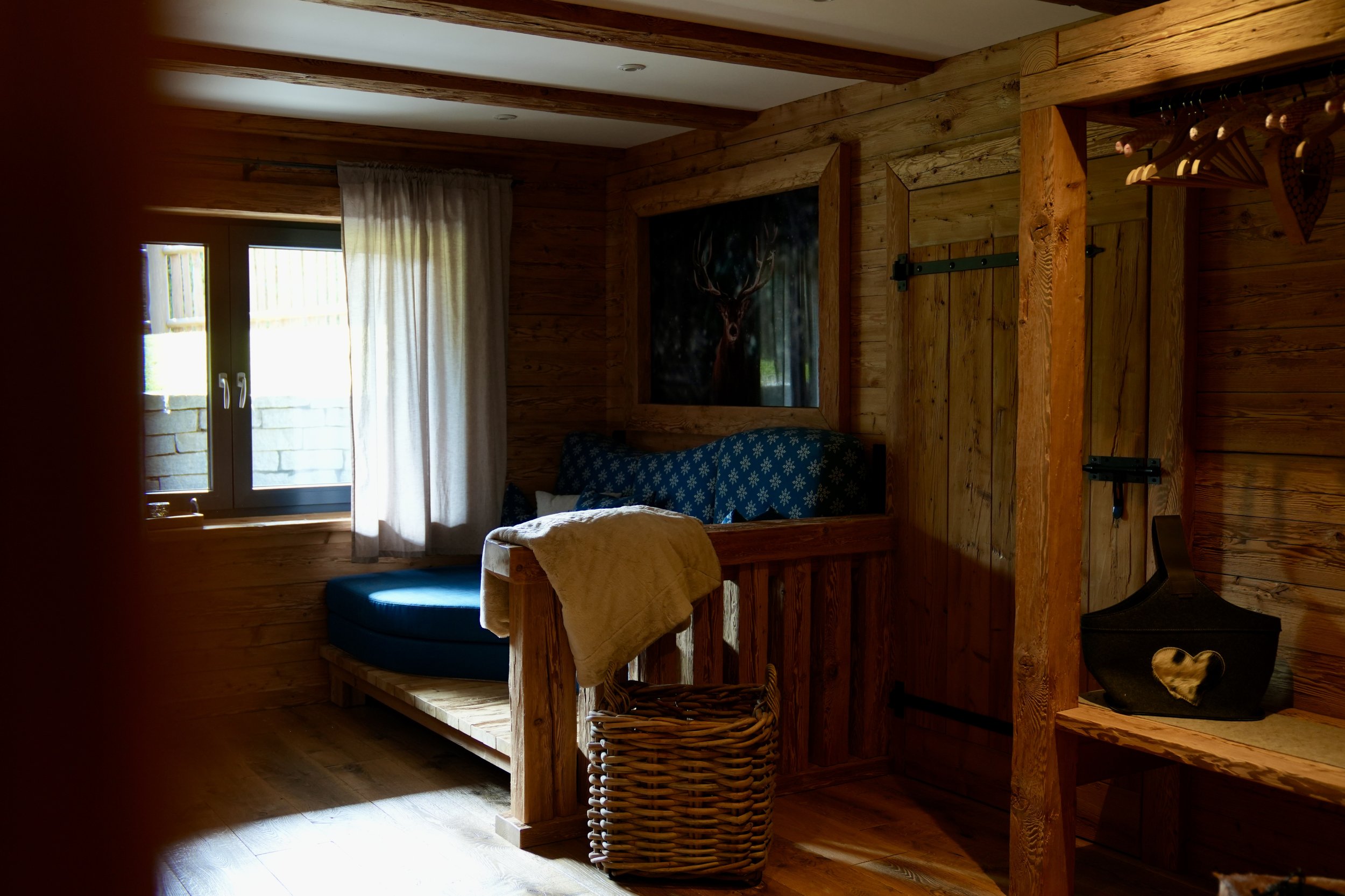 Sitzen im Schlafzimmer