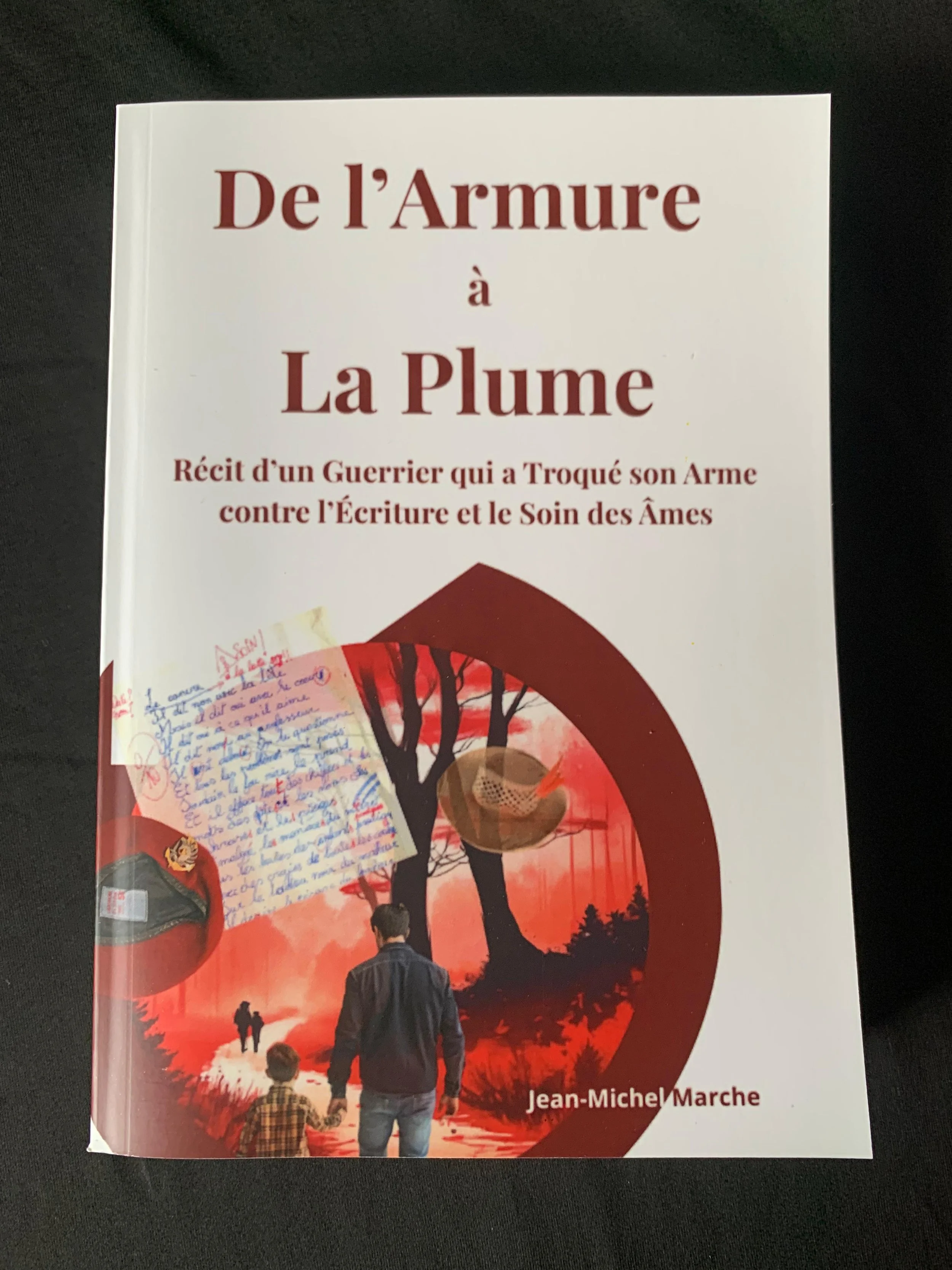 Mon livre sur nappe noire.jpeg
