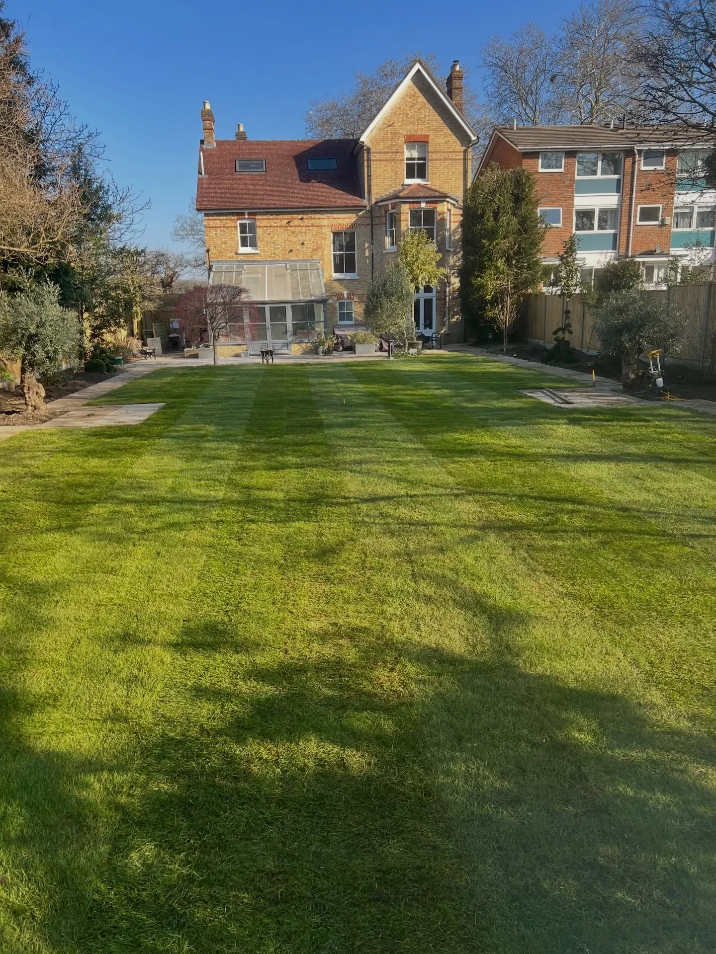 A fantastic finish in beckenham for as always awesome clients.  Great Team work.  Design, manage @ecooasislandscapes_london excellent planting from @williamfrostgardens irrigation @gwlandscapeanddesignltd  Super graft from @kyle_ecooasis @mproc69 @im