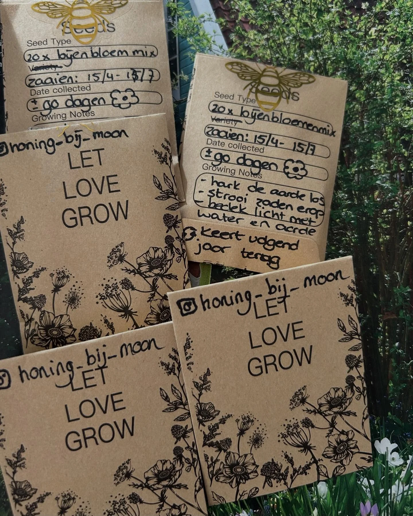 De zaadjes komen hier al een beetje op.. 🌱

🌘Wist je dat je beter geen zwart kunt dragen in de buurt van bijen?  De donkere kleur activeert een verdedigingsinstinct om de bijenkorf te beschermen. Dit wordt geassocieerd met de vacht van de oorspronk