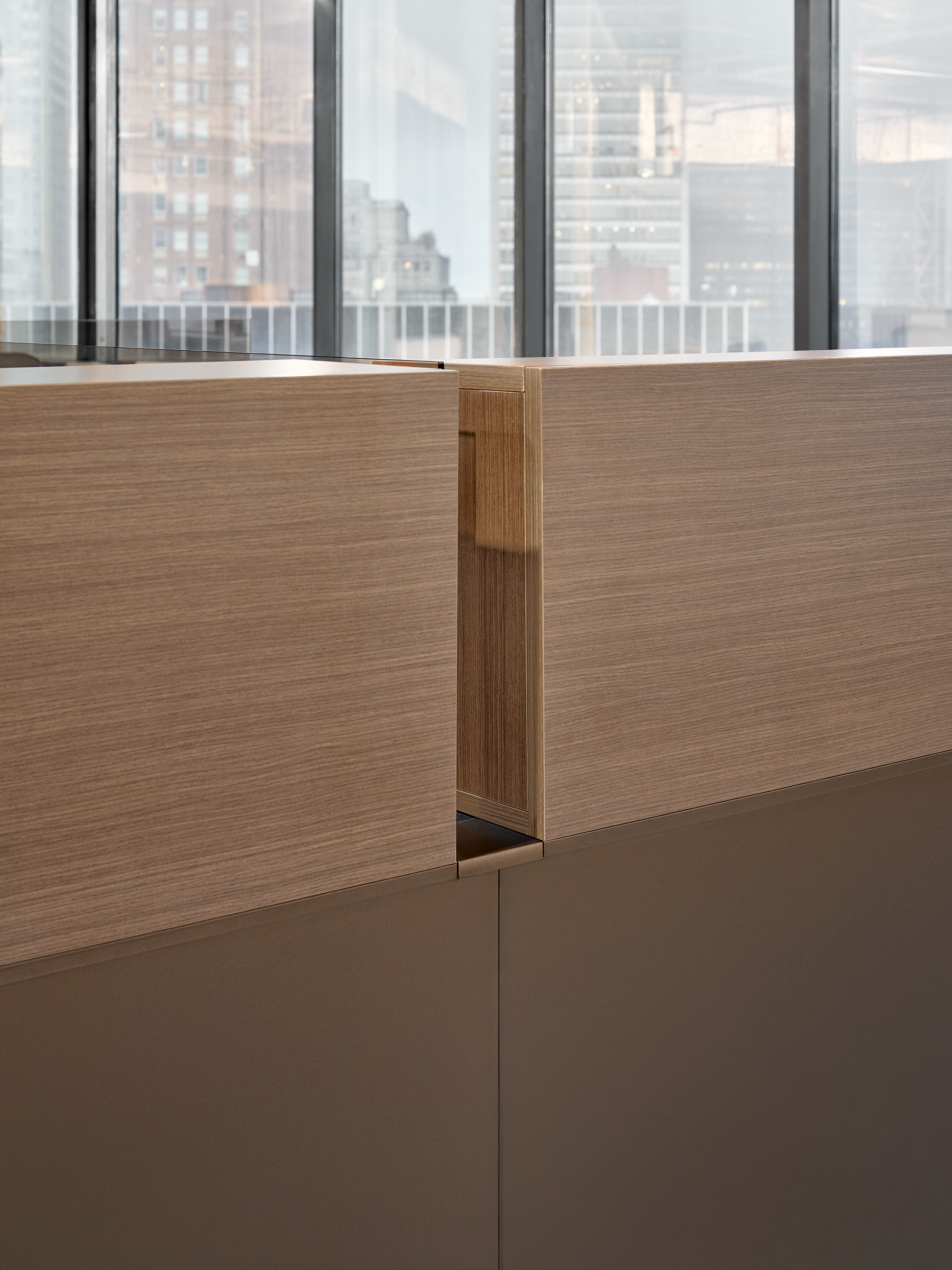 knoll_skyline_location3_darkworkstation_materiality_detail_2_0500.png