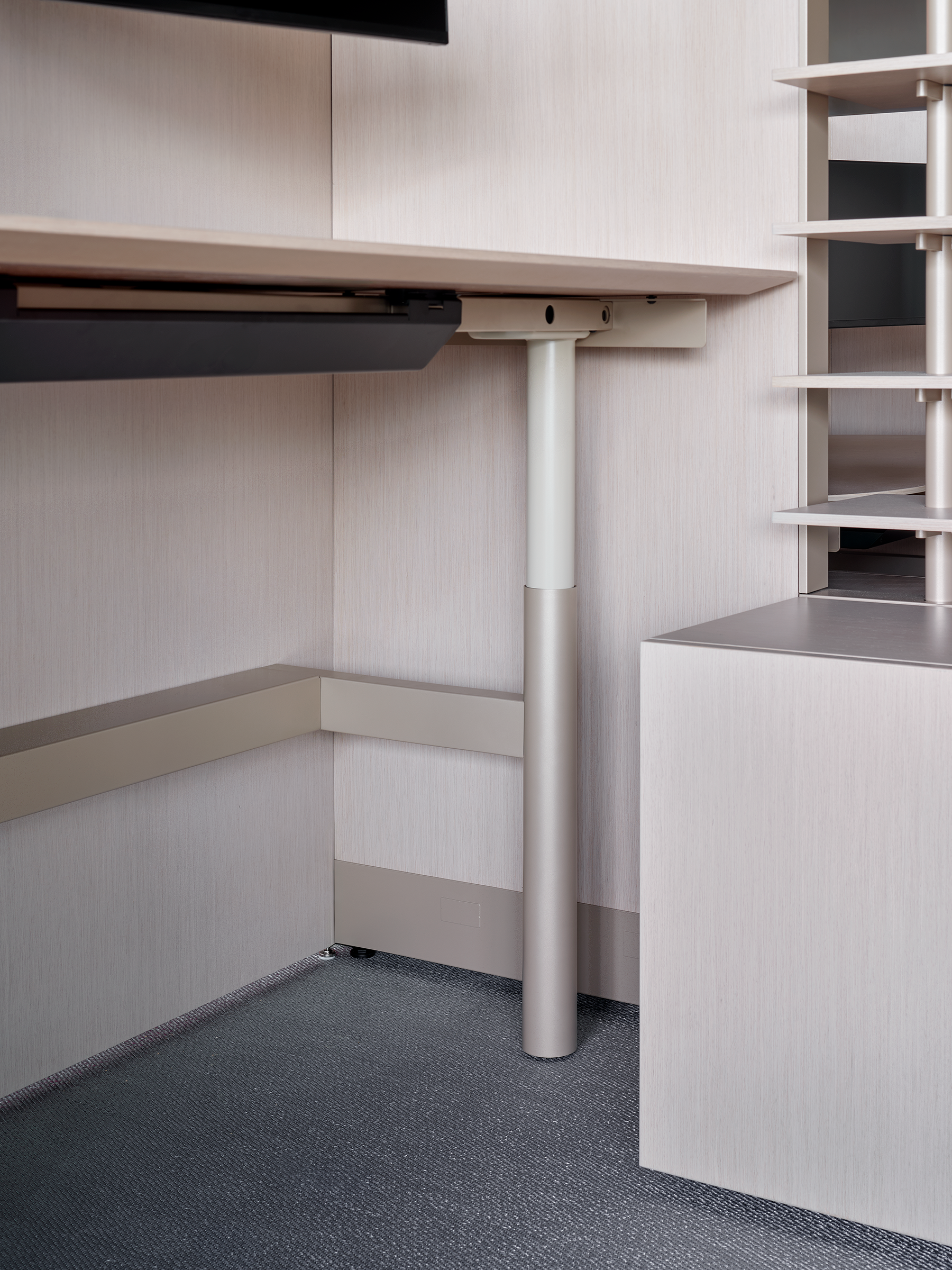 knoll_skyline_location5_six_pack_panel_attached_leg_1091_HDR.png