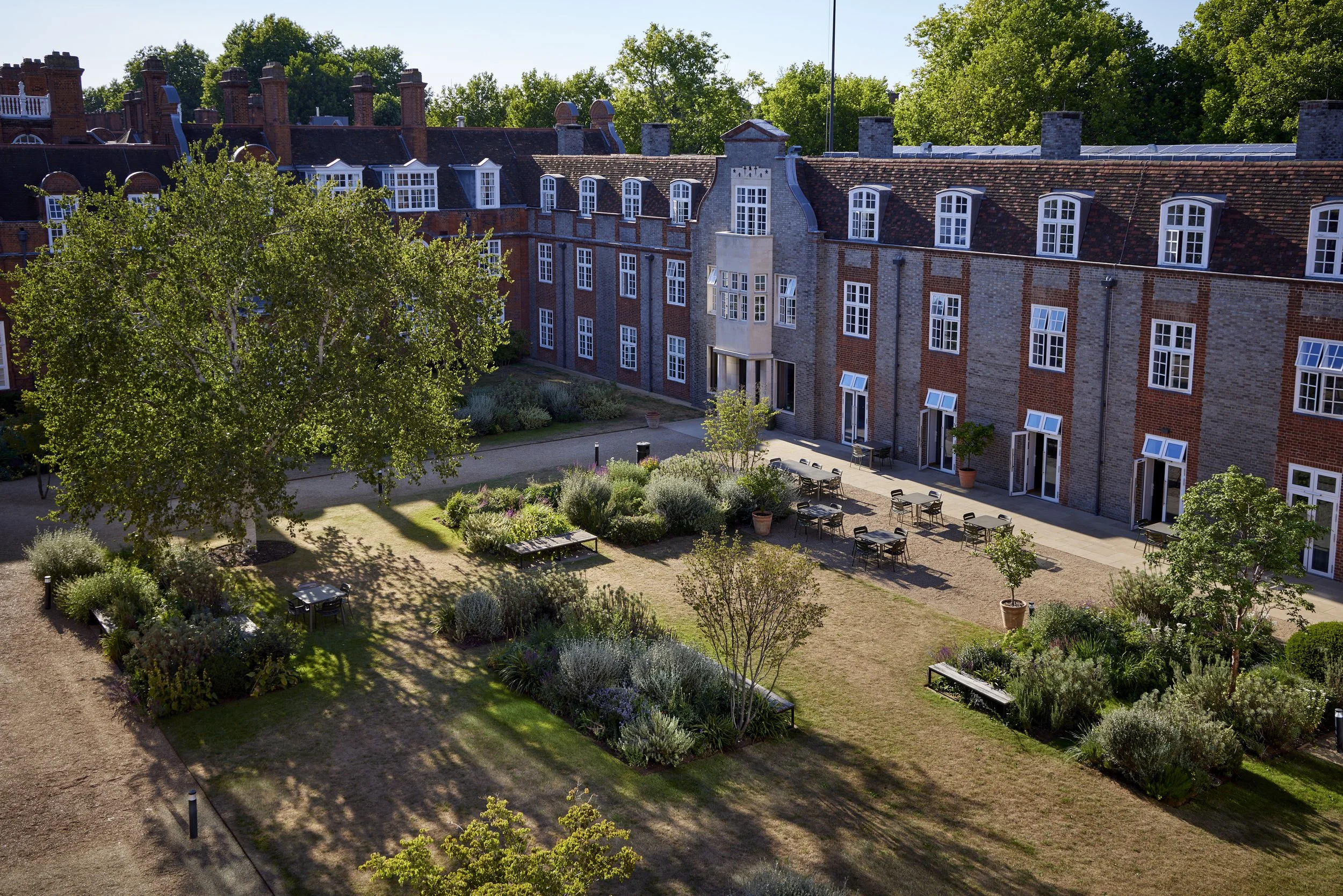 BHSLA-Newnham-College-garden_ Guillaume Baltz Landscape Design (3).jpg