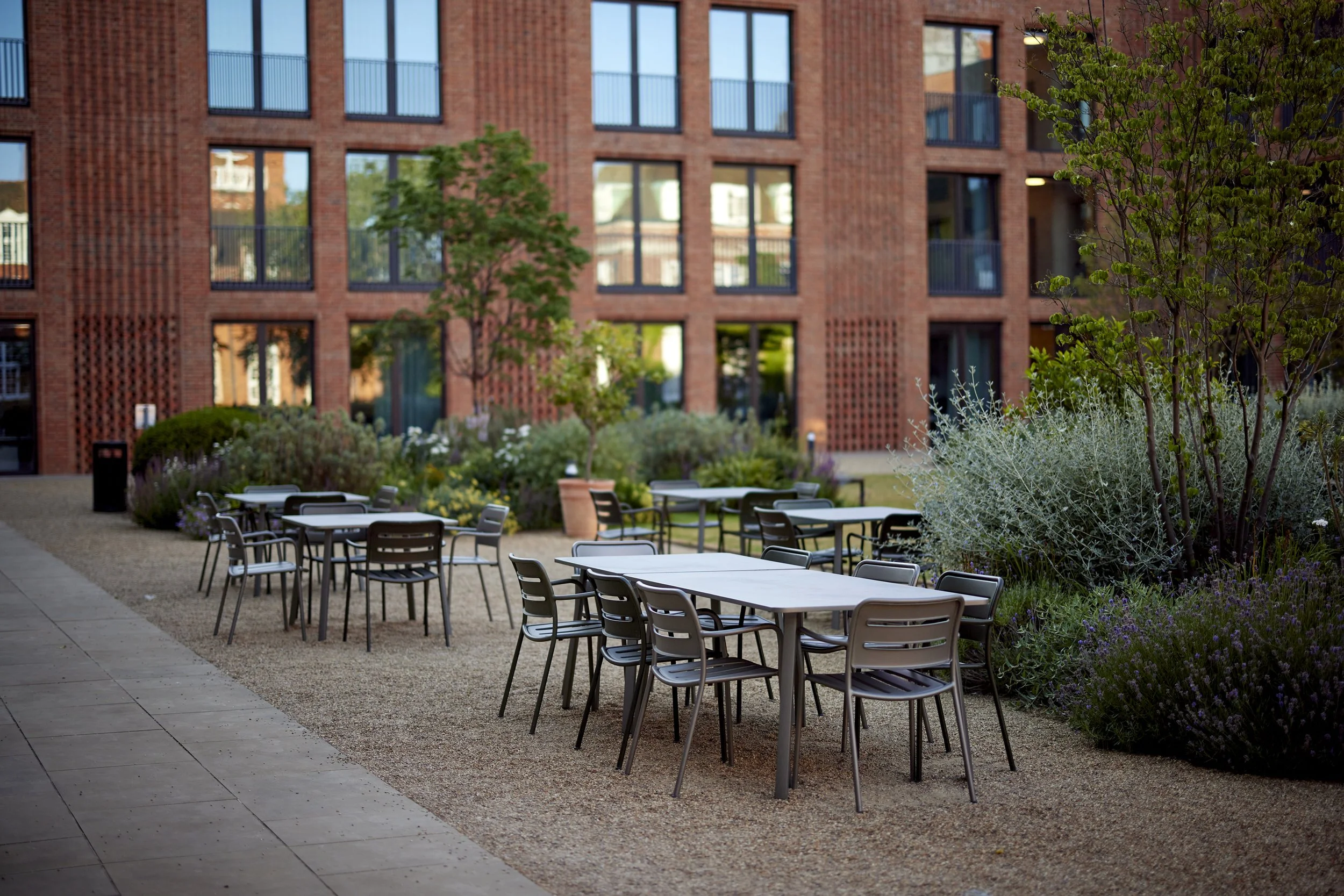 BHSLA-Newnham-College-garden_ Guillaume Baltz Landscape Design (2).jpg