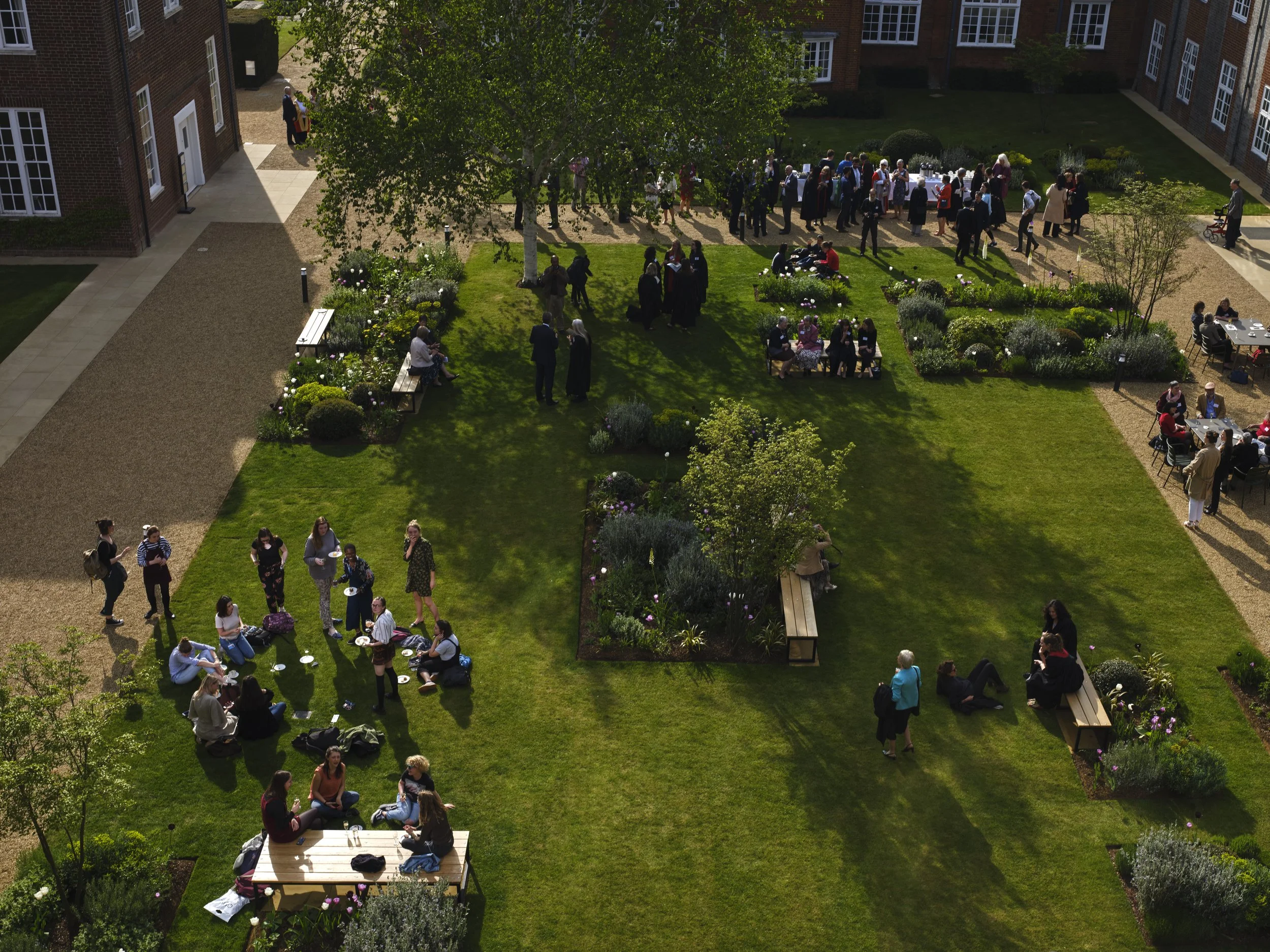 BHSLA-Newnham-College-garden_ Guillaume Baltz Landscape Design (12).jpg