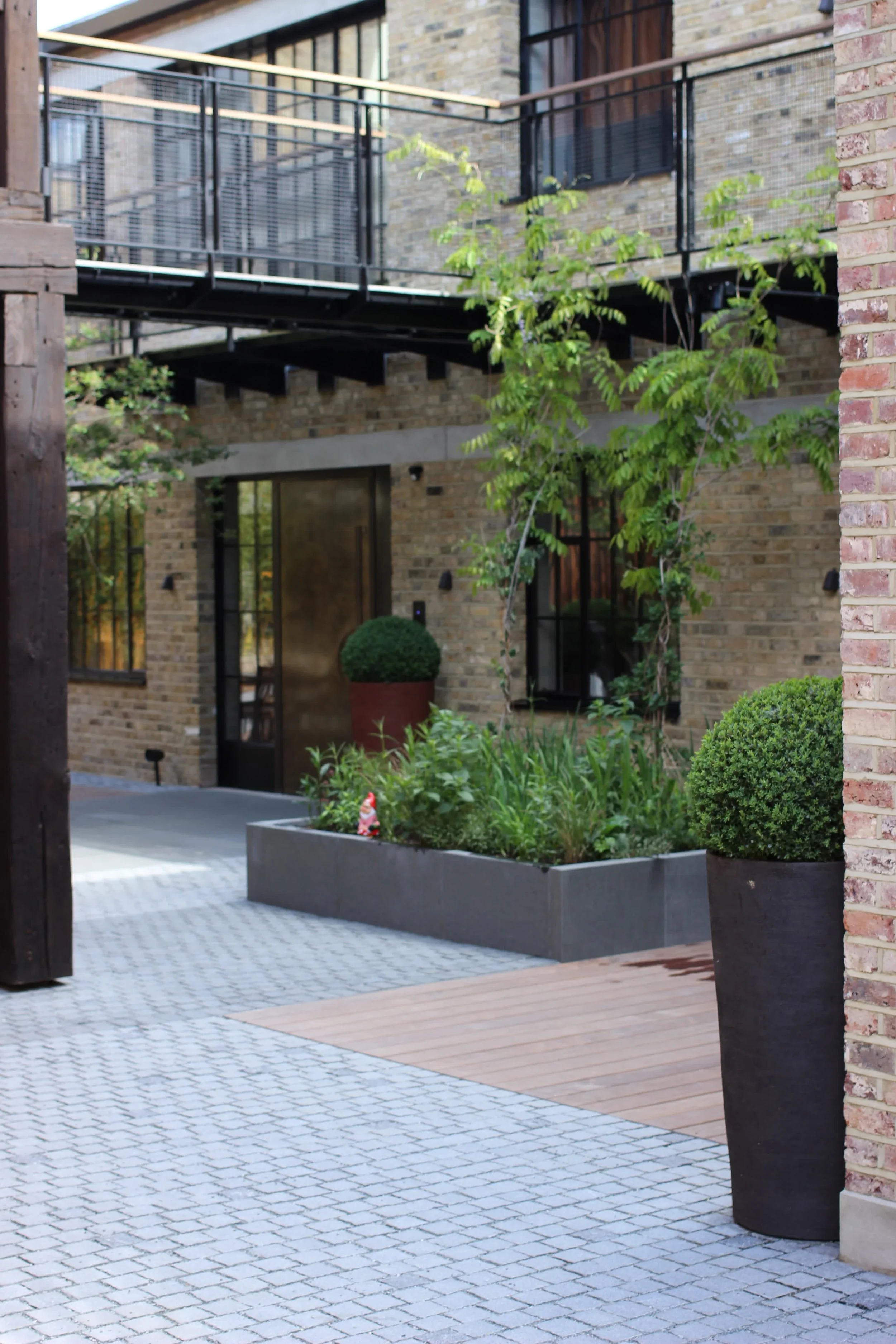 Chalcot Yard Primrose Hill Guillaume Baltz Landscape Design (13).jpg