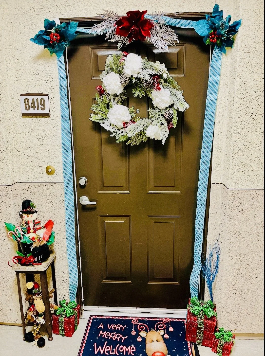 The Cherry Tree Lane Entryway — Proof that entry magic isn’t just for grand estates. We craft bespoke, pristine seasonal framework beautifully scaled for townhomes, apartments, and cozy landings.