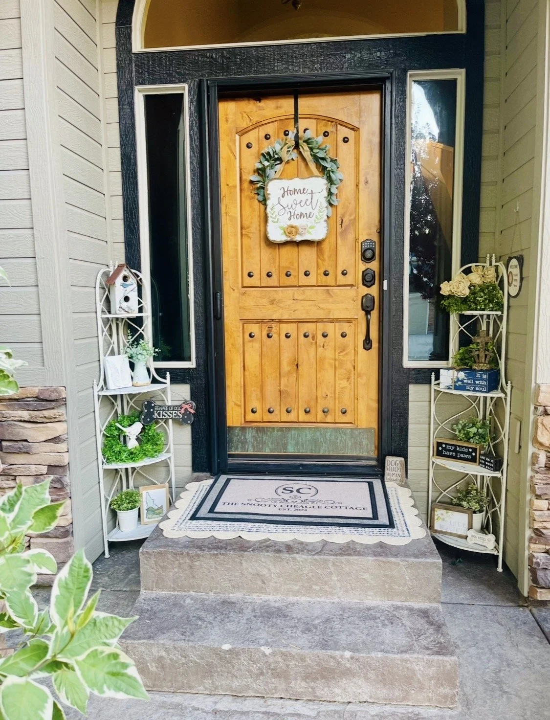 The Springtime Sugar Presentation — A breath of fresh air for your front threshold. Clean, bright botanical rings, custom-tailored tier displays, and elegant coordinates designed to greet your guests with springtime perfection and absolute warmth on 