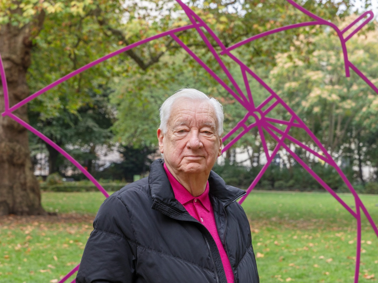 Michael Craig-Martin, Umbrella (magenta) Sculpture Commission, Russell Square Gardens
